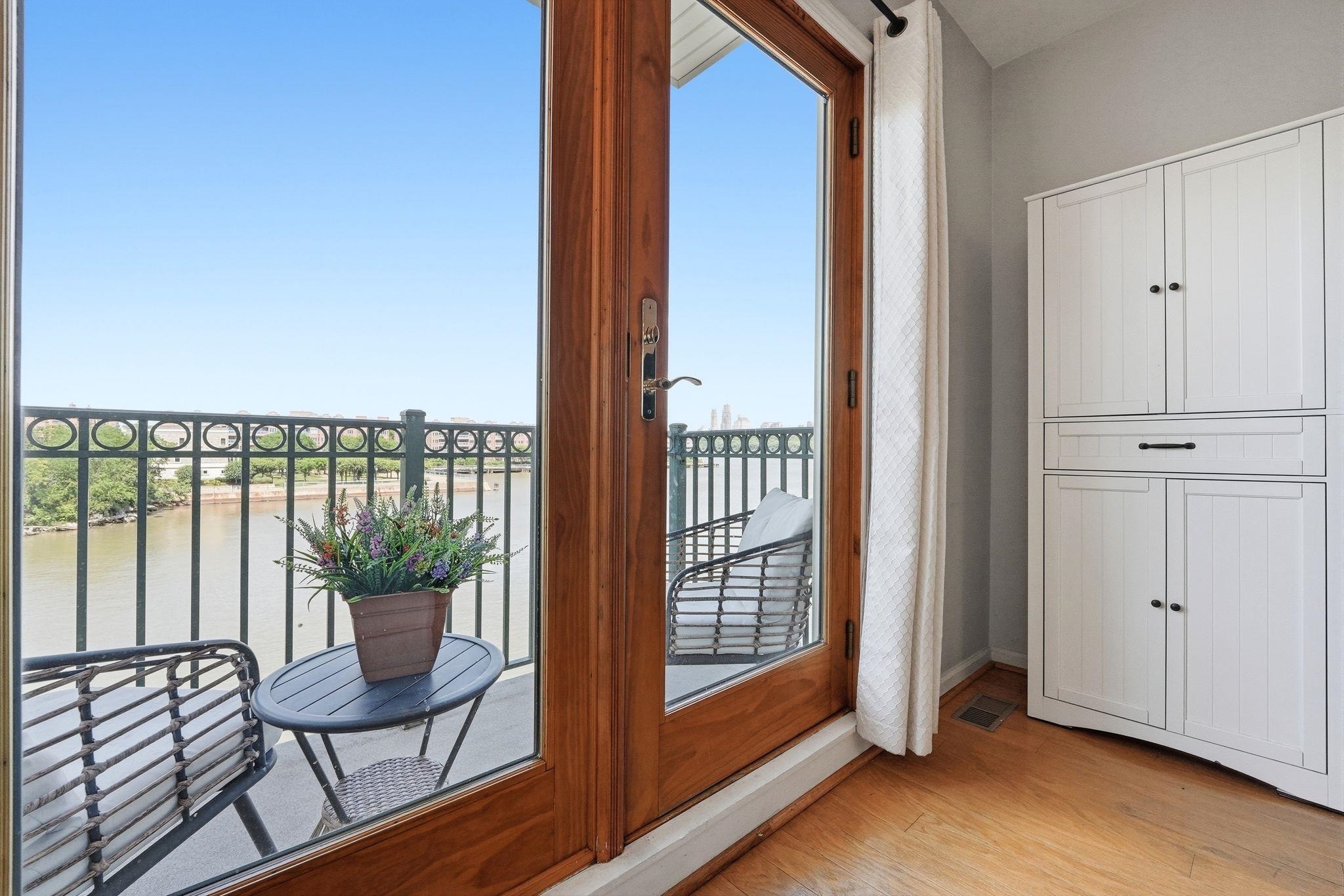 242 The Promenade 242 Property Photo 24
