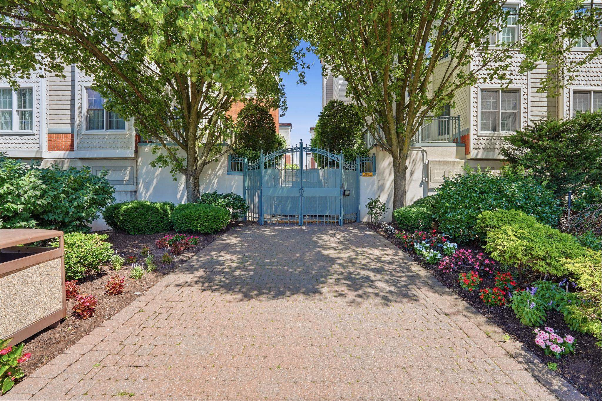 242 The Promenade 242 Property Photo 35