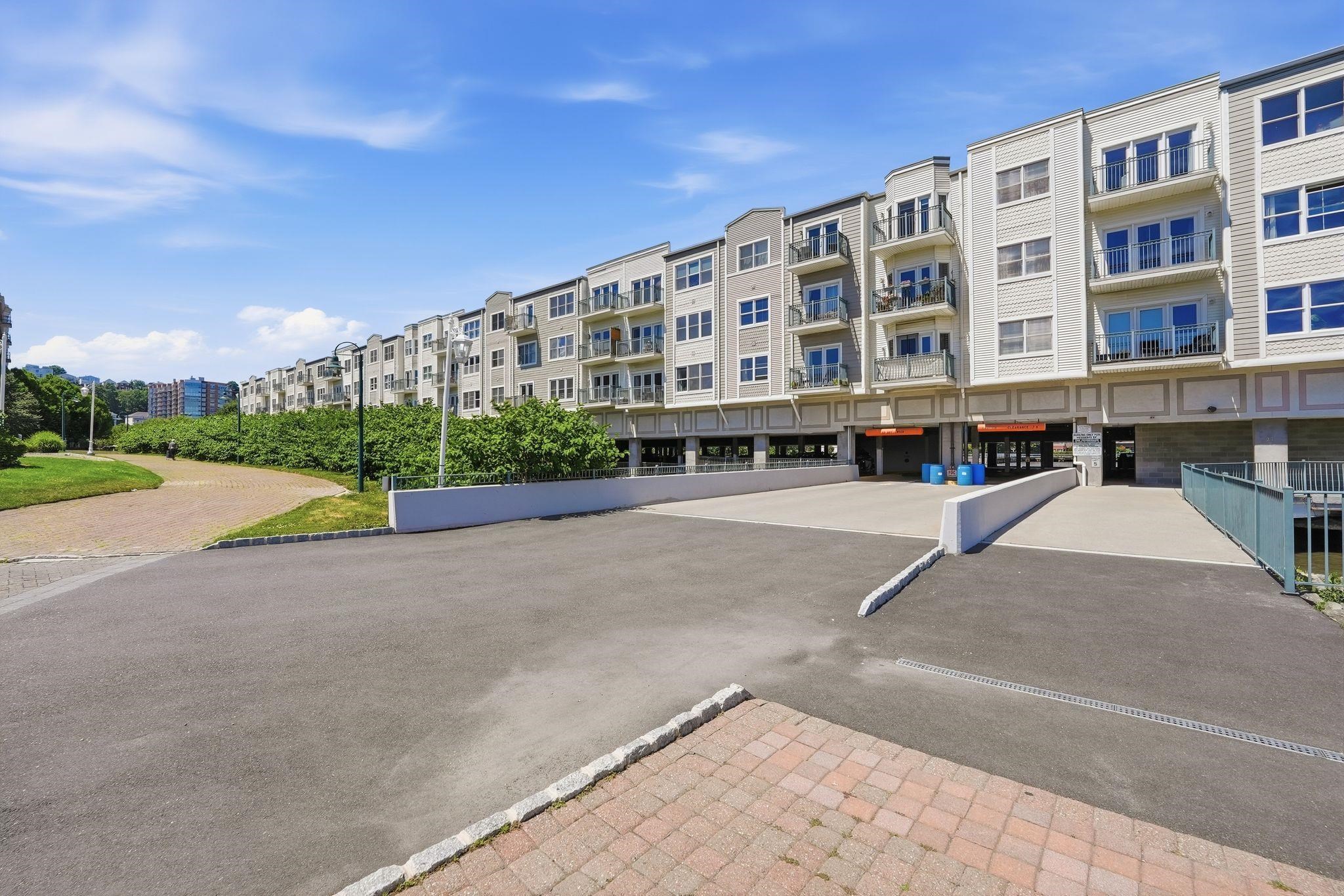 242 The Promenade 242 Property Photo 42