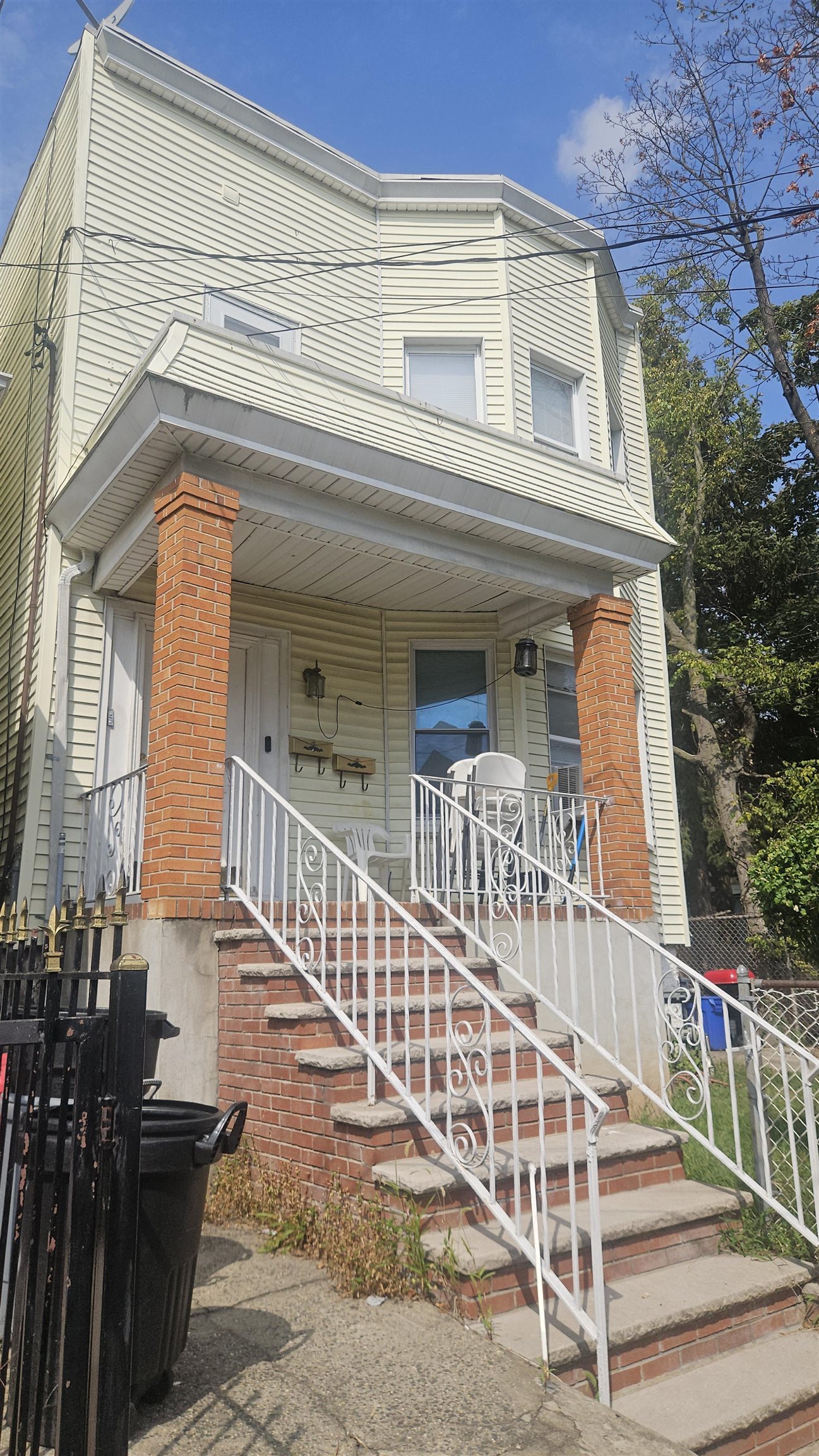 17 BAYSIDE PL Property Photo 1