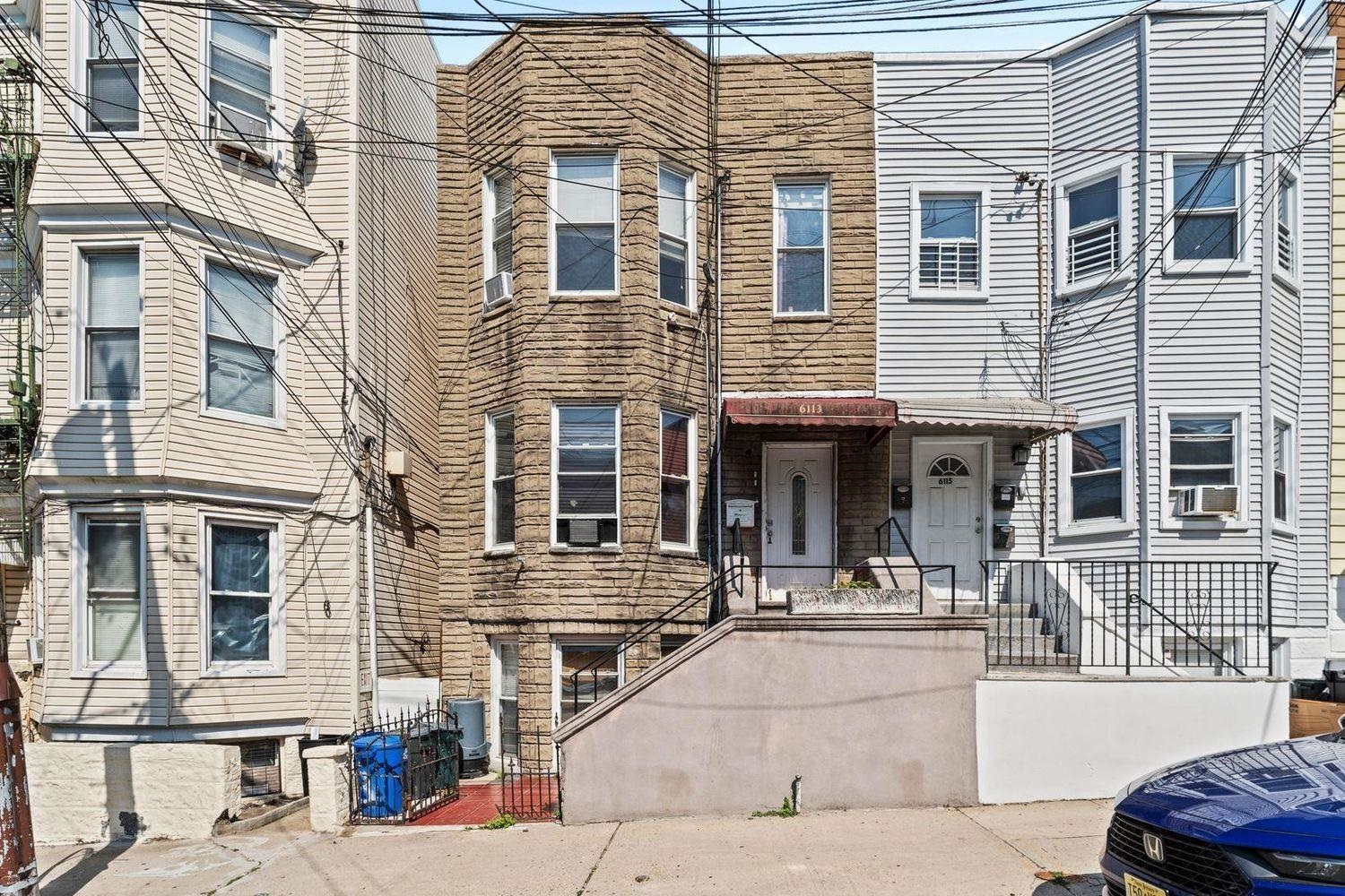 6113 Washington St Property Photo 1