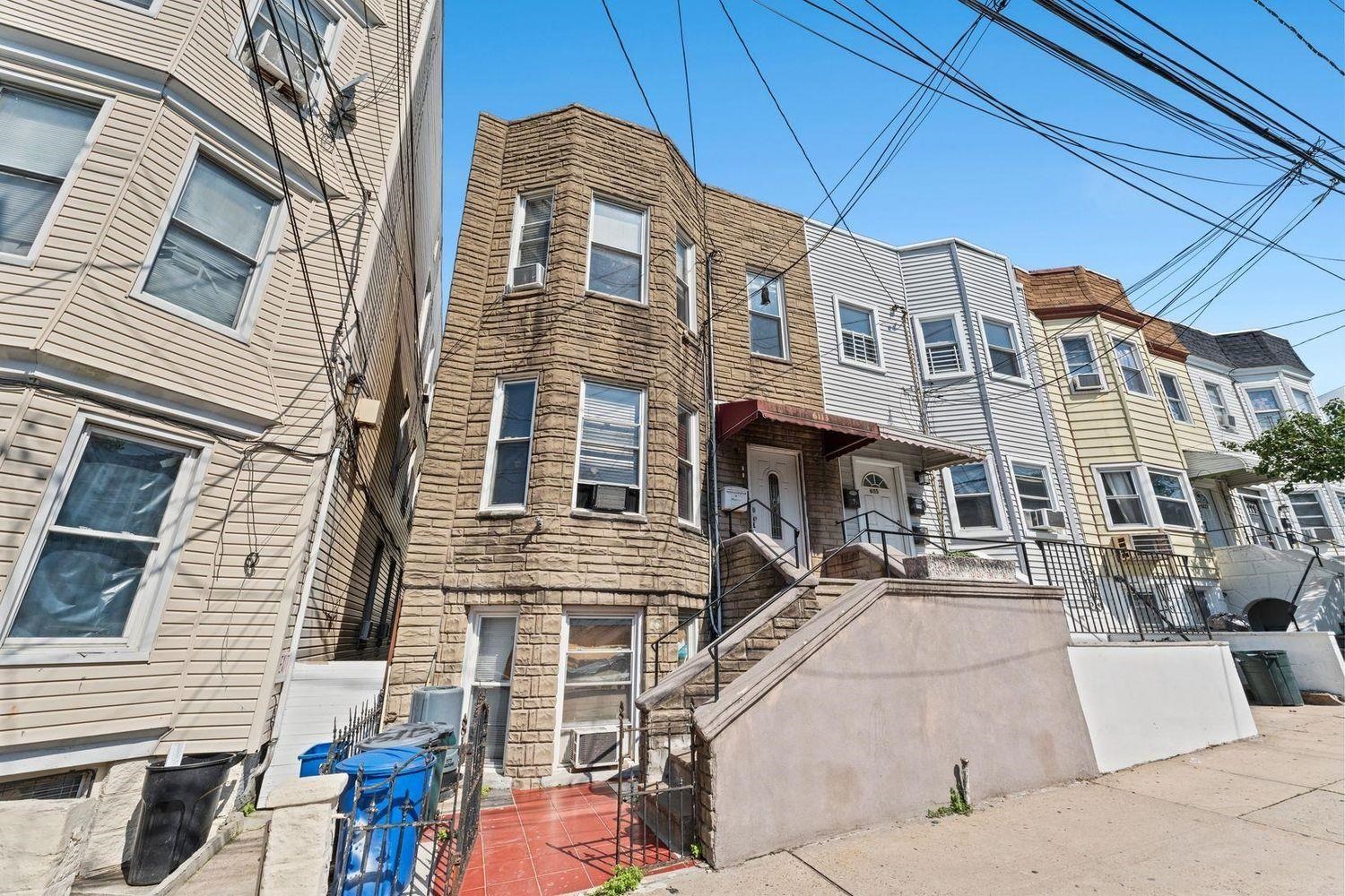 6113 Washington St Property Photo 2