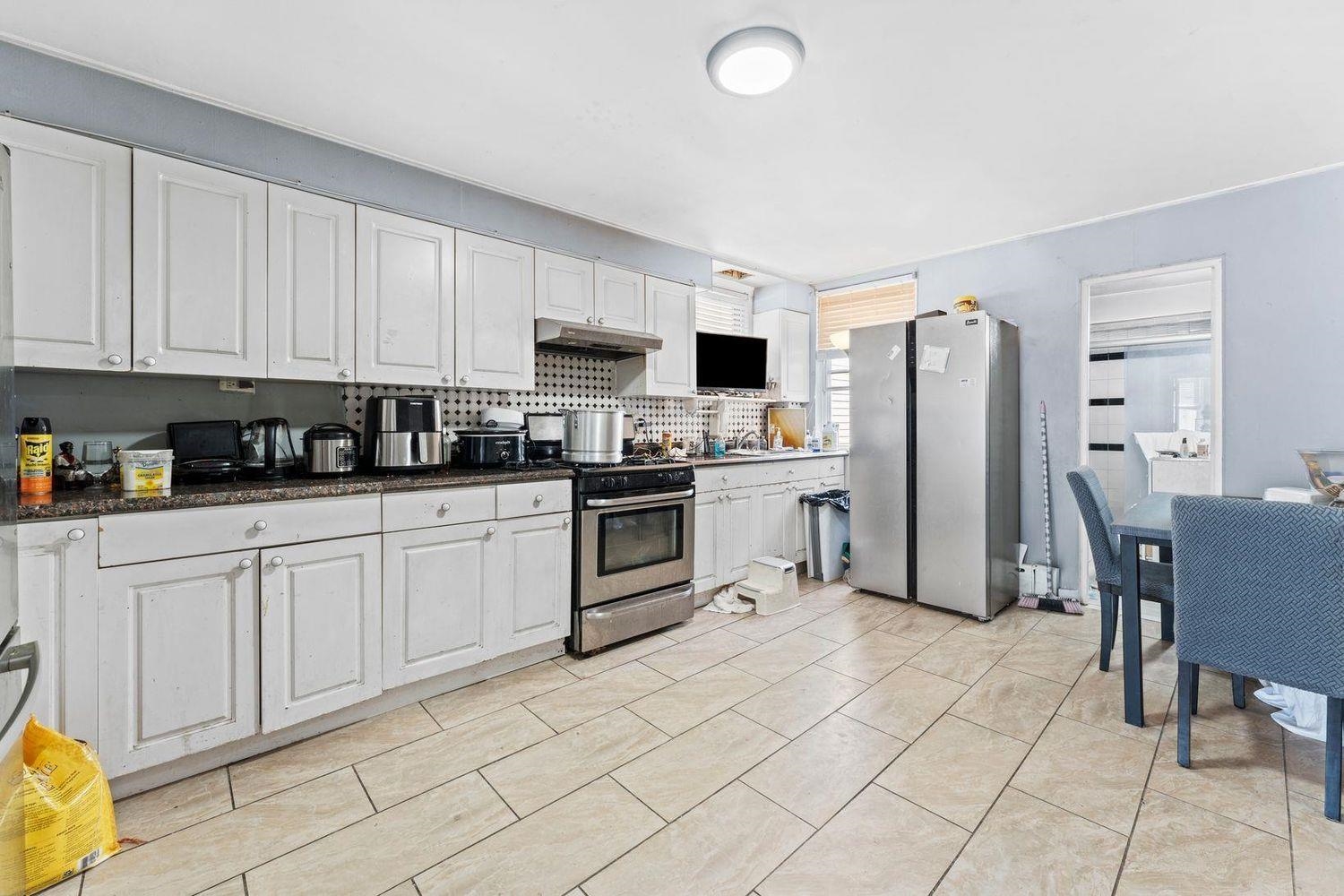 6113 Washington St Property Photo 5