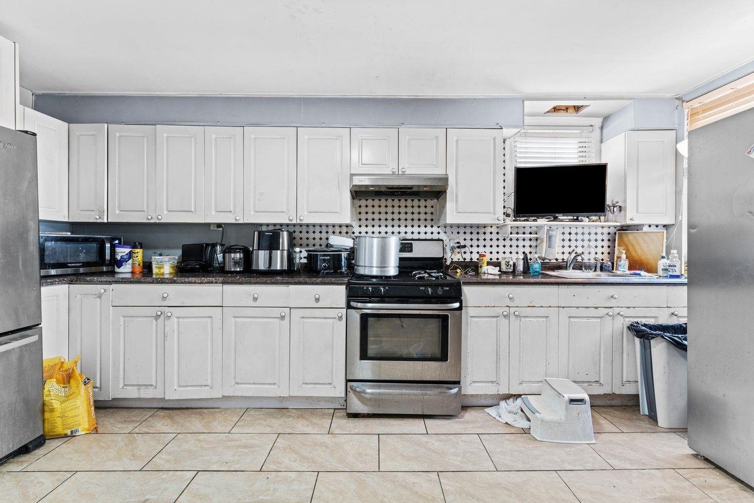 6113 Washington St Property Photo 6