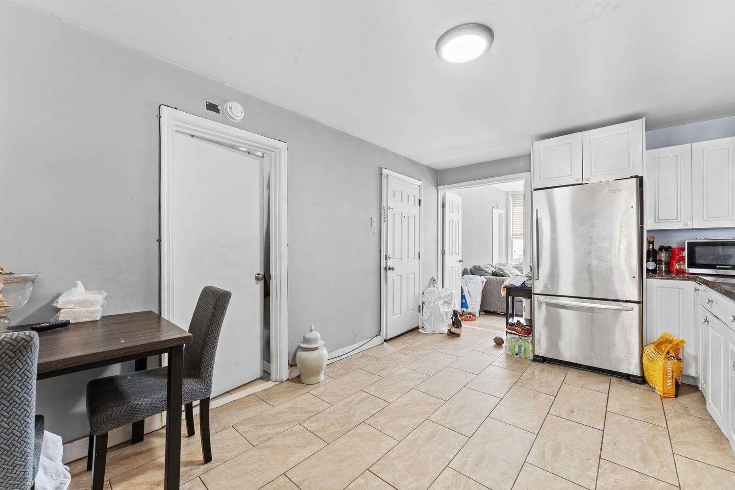 6113 Washington St Property Photo 7
