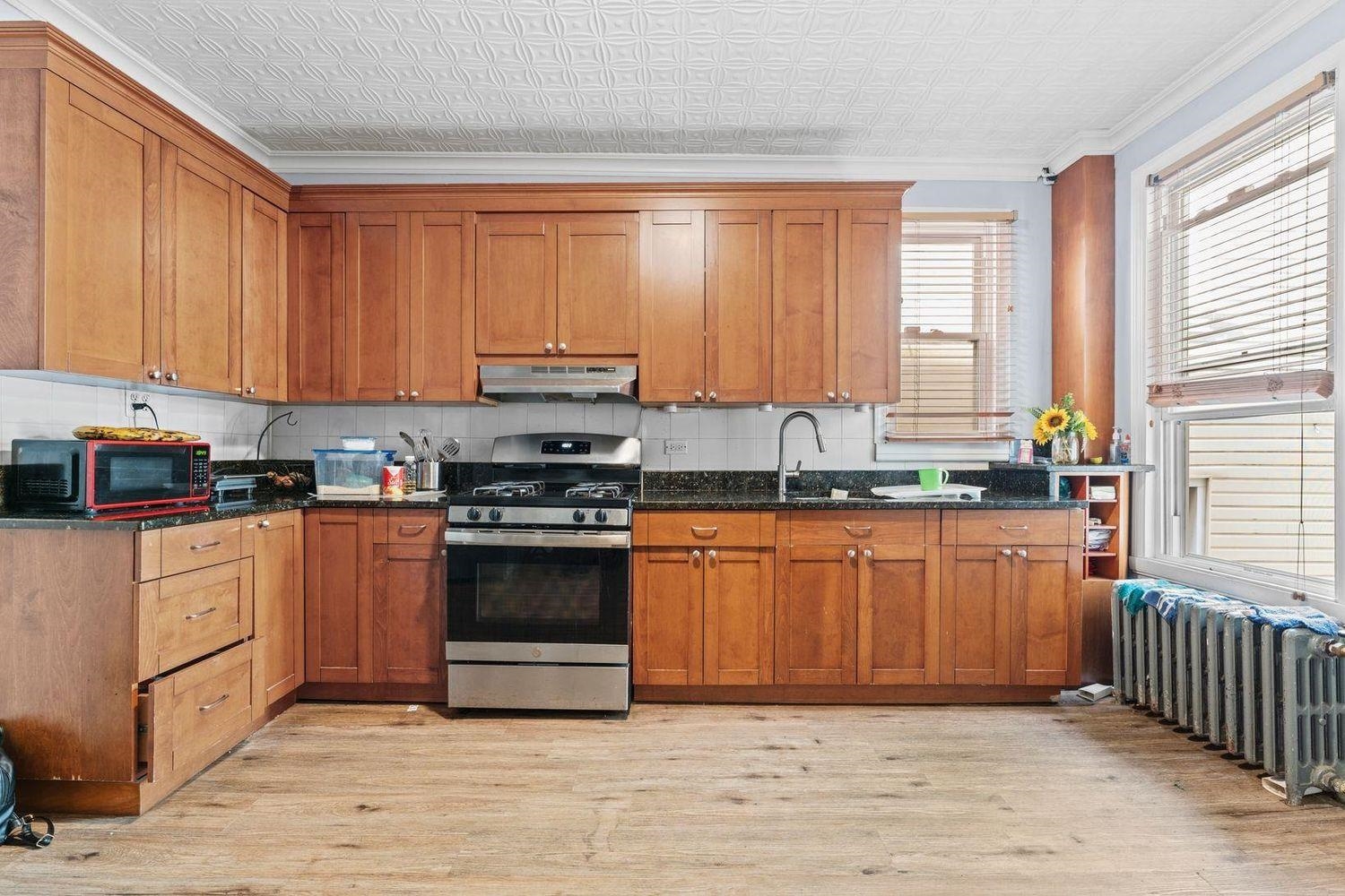 6113 Washington St Property Photo 11