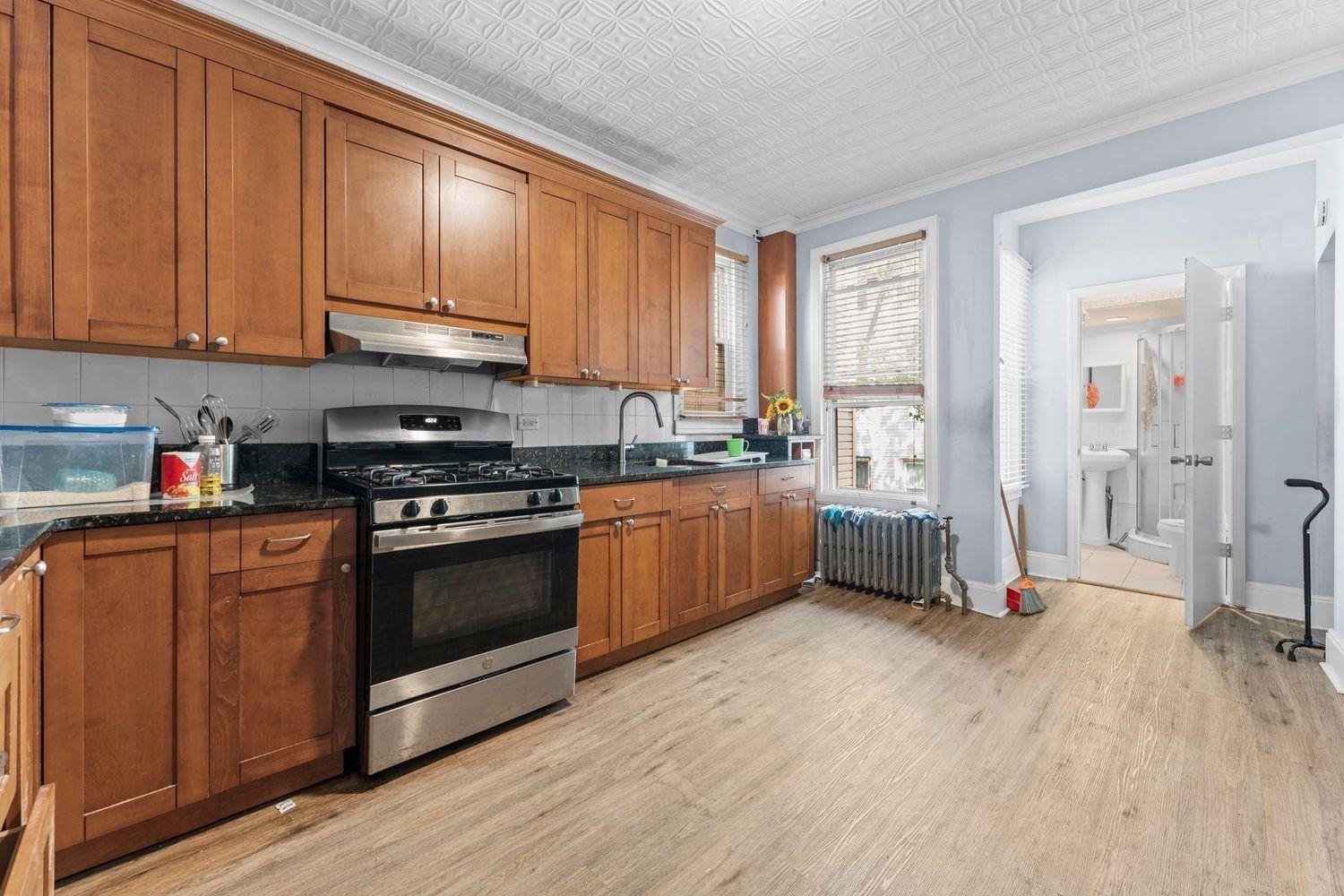6113 Washington St Property Photo 12