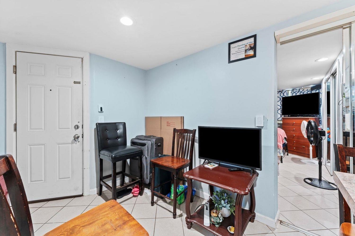 6113 Washington St Property Photo 21