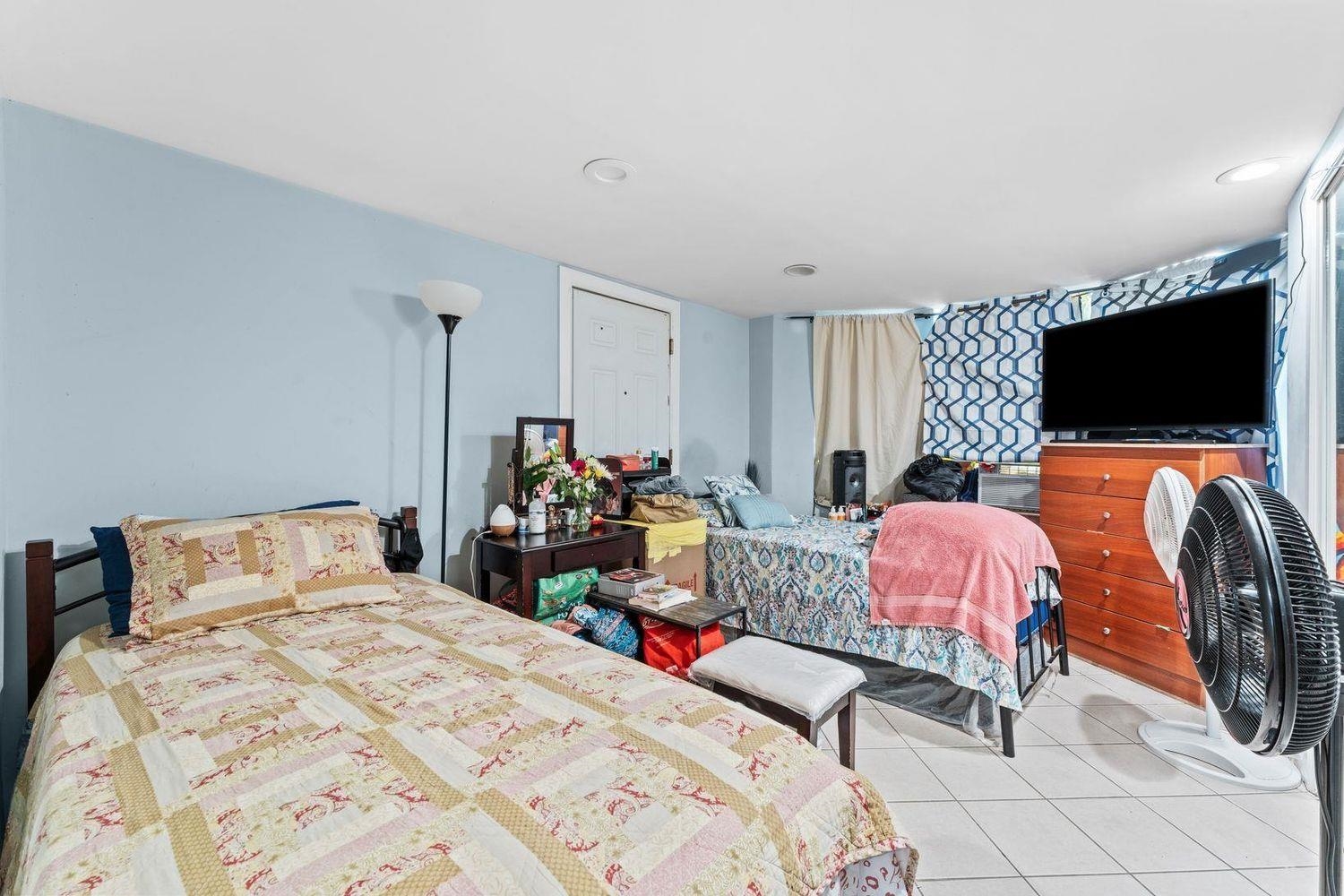 6113 Washington St Property Photo 22