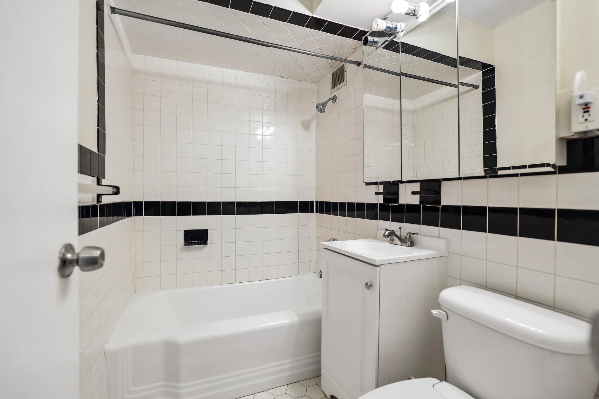 6515 Blvd East 5 I Property Photo 4