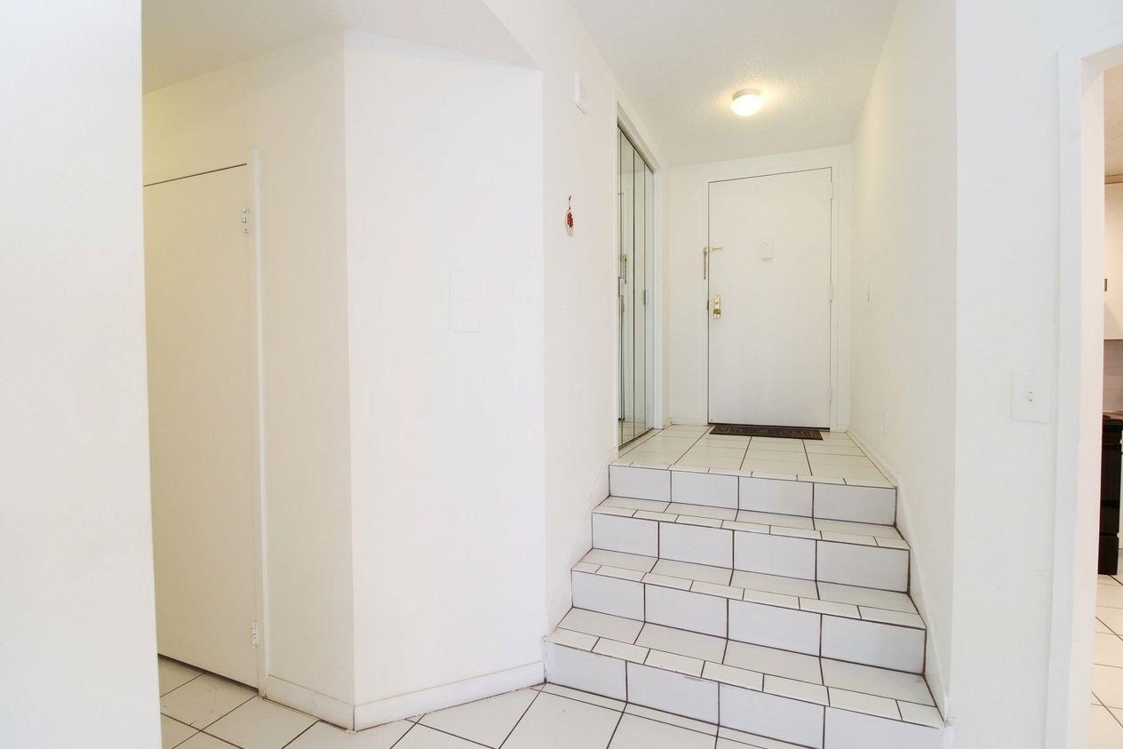 108 Harmon Cove Tower Property Photo 5