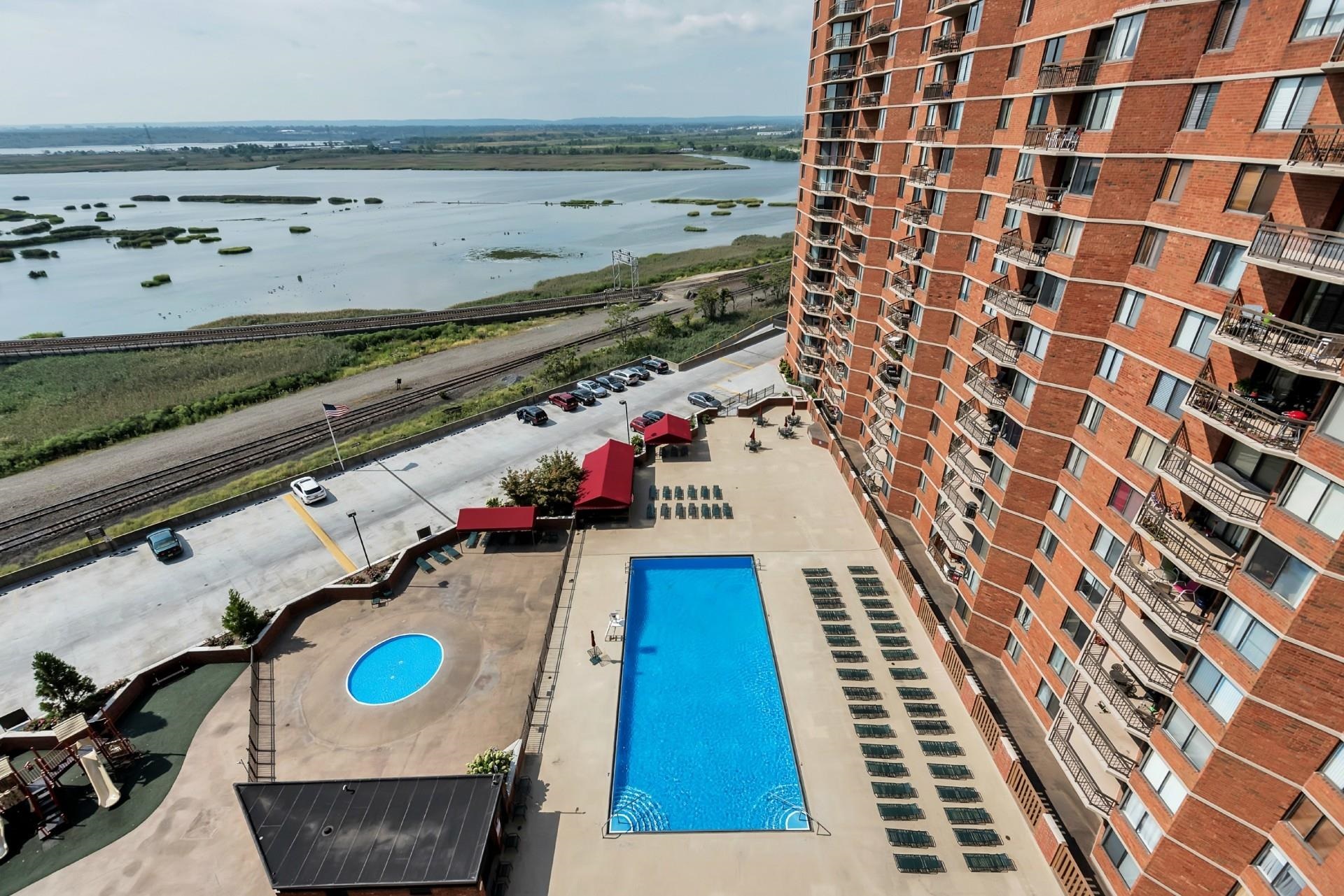 108 Harmon Cove Tower Property Photo 16