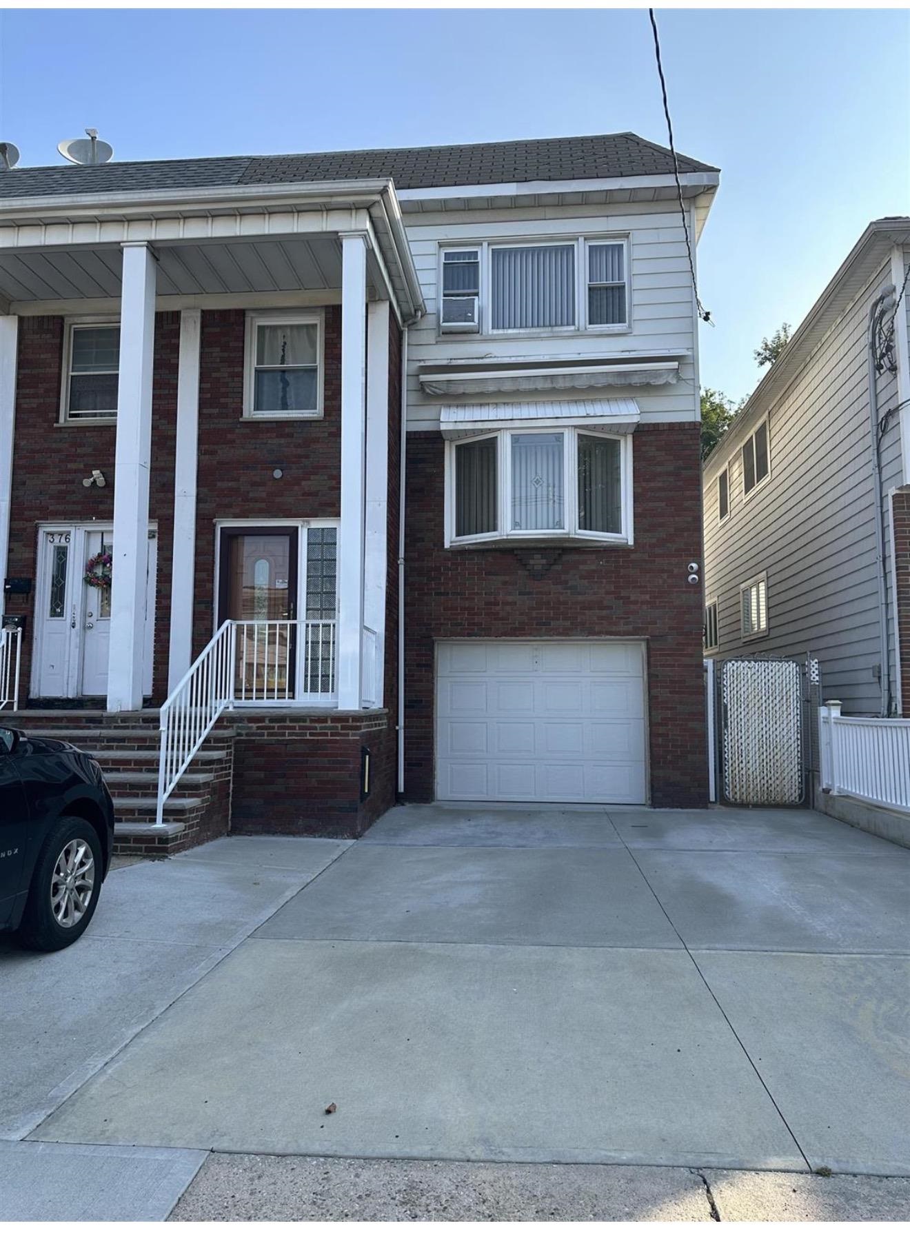 374 CATOR AVE 2 Property Photo 1