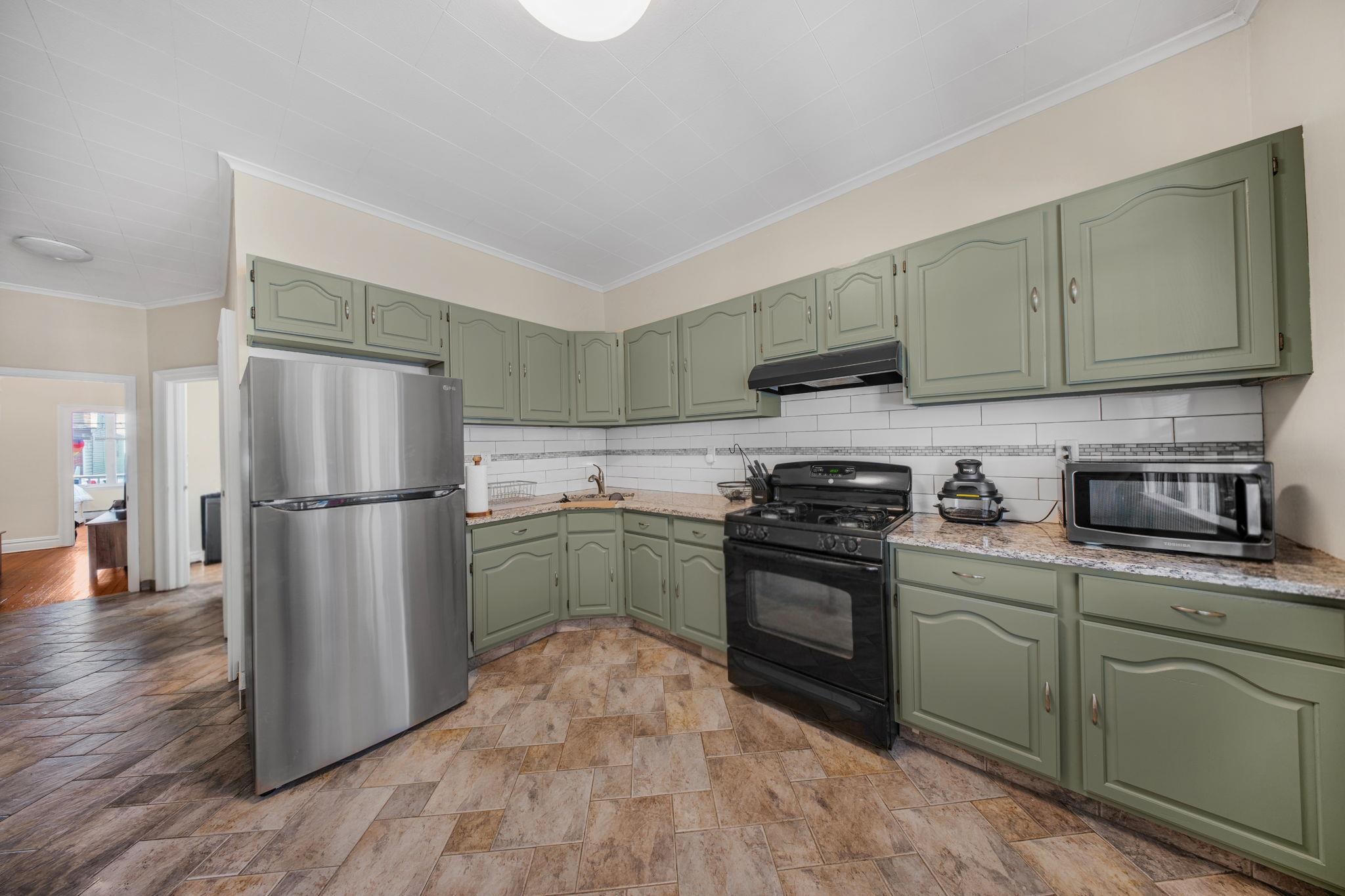 152 West 9th St 1 Property Photo 23