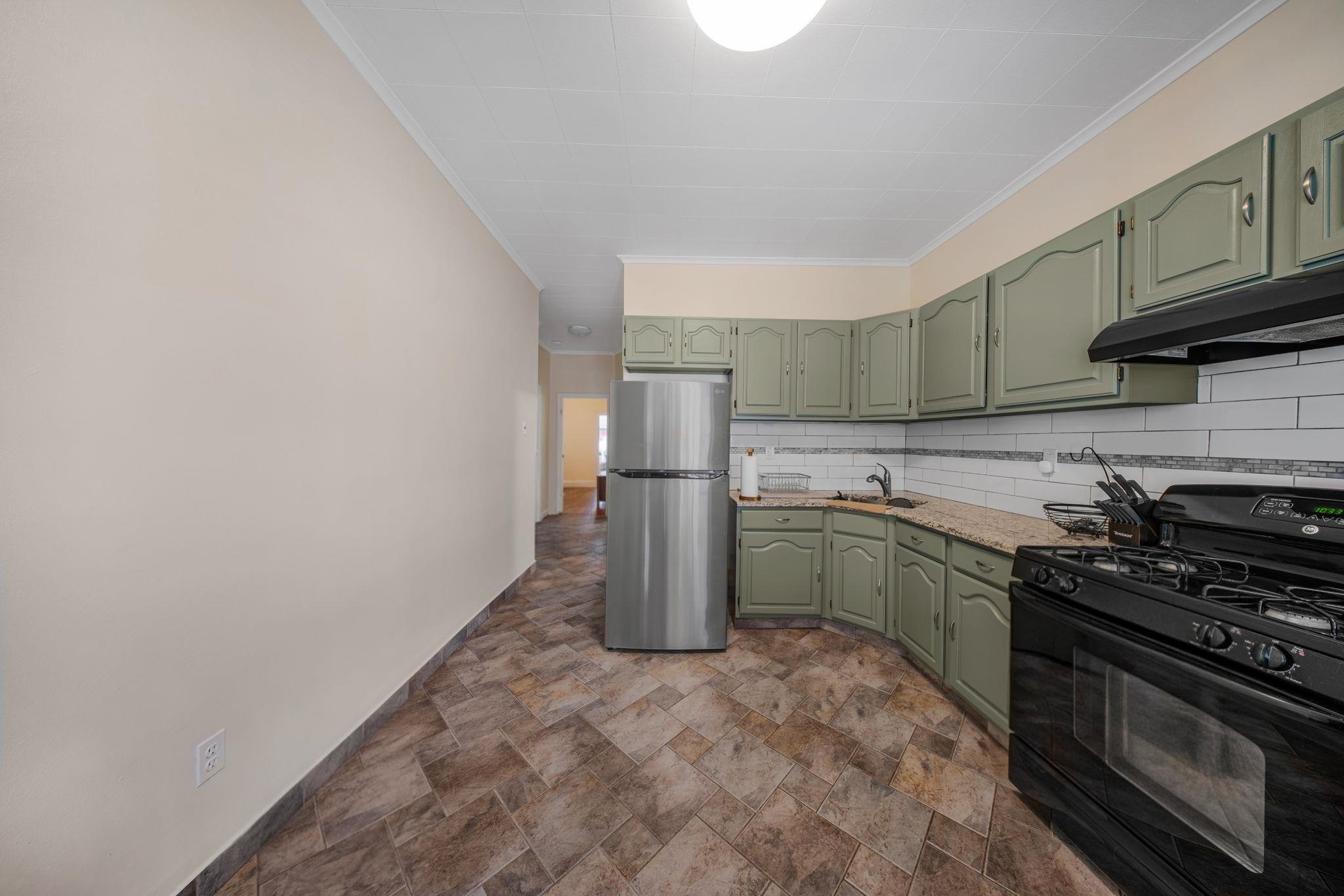 152 West 9th St 1 Property Photo 25