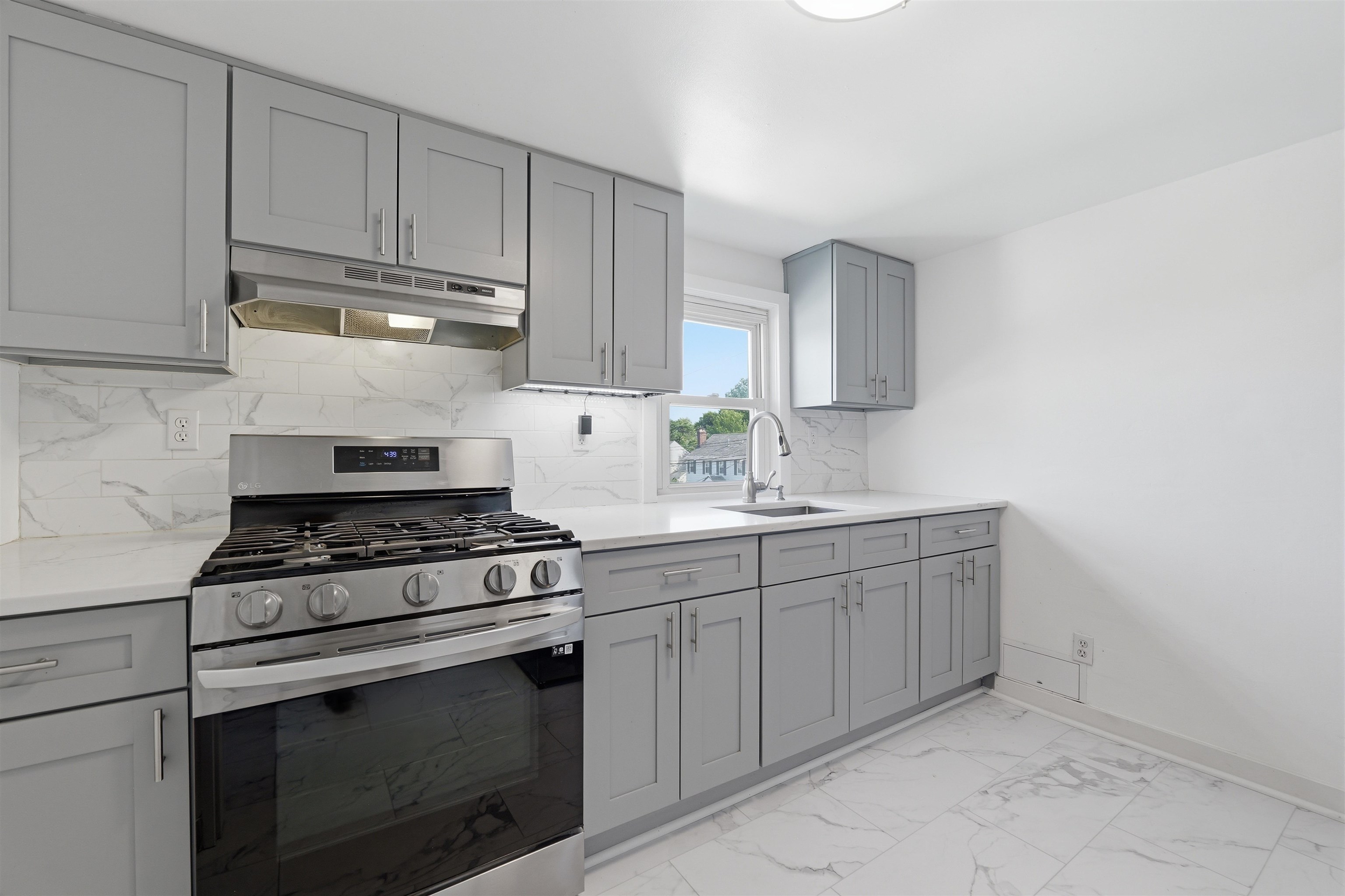 76 SCHUYLER AVE 2 Property Photo 1