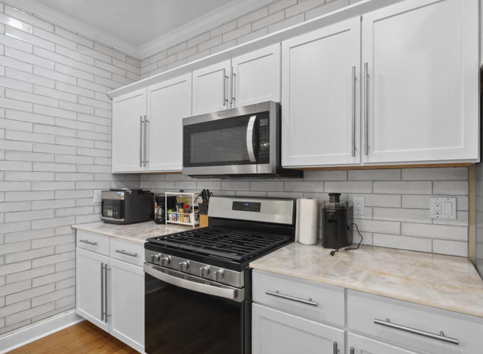 5501 HUDSON AVE 407 Property Photo 1