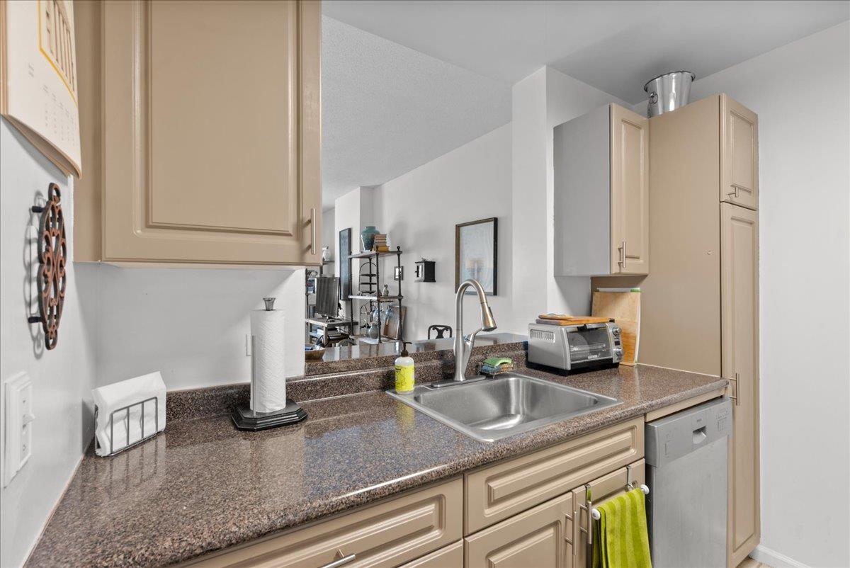 1104 City Pl Property Photo 10