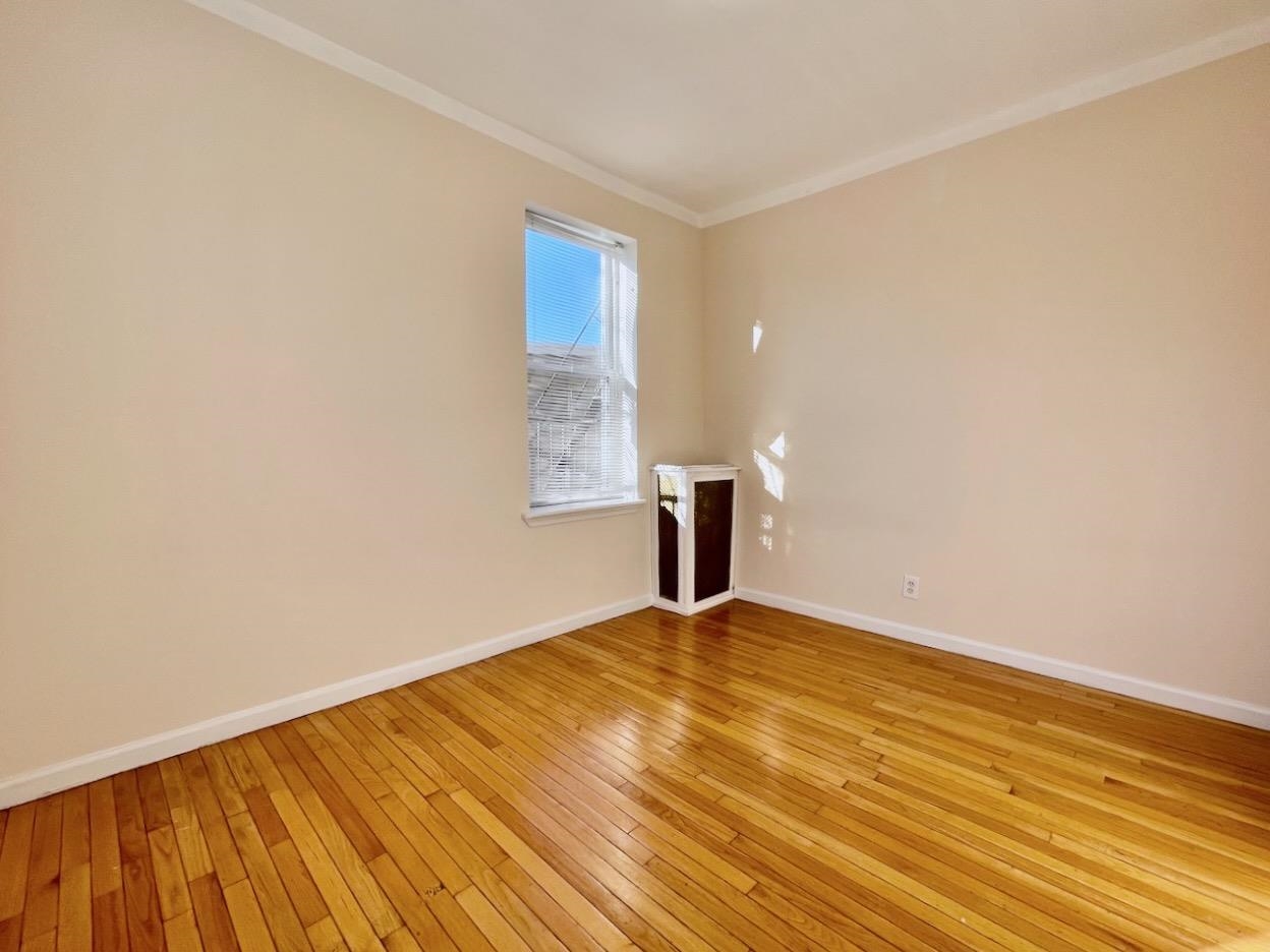 1614 Summit Ave 4 Property Photo 5