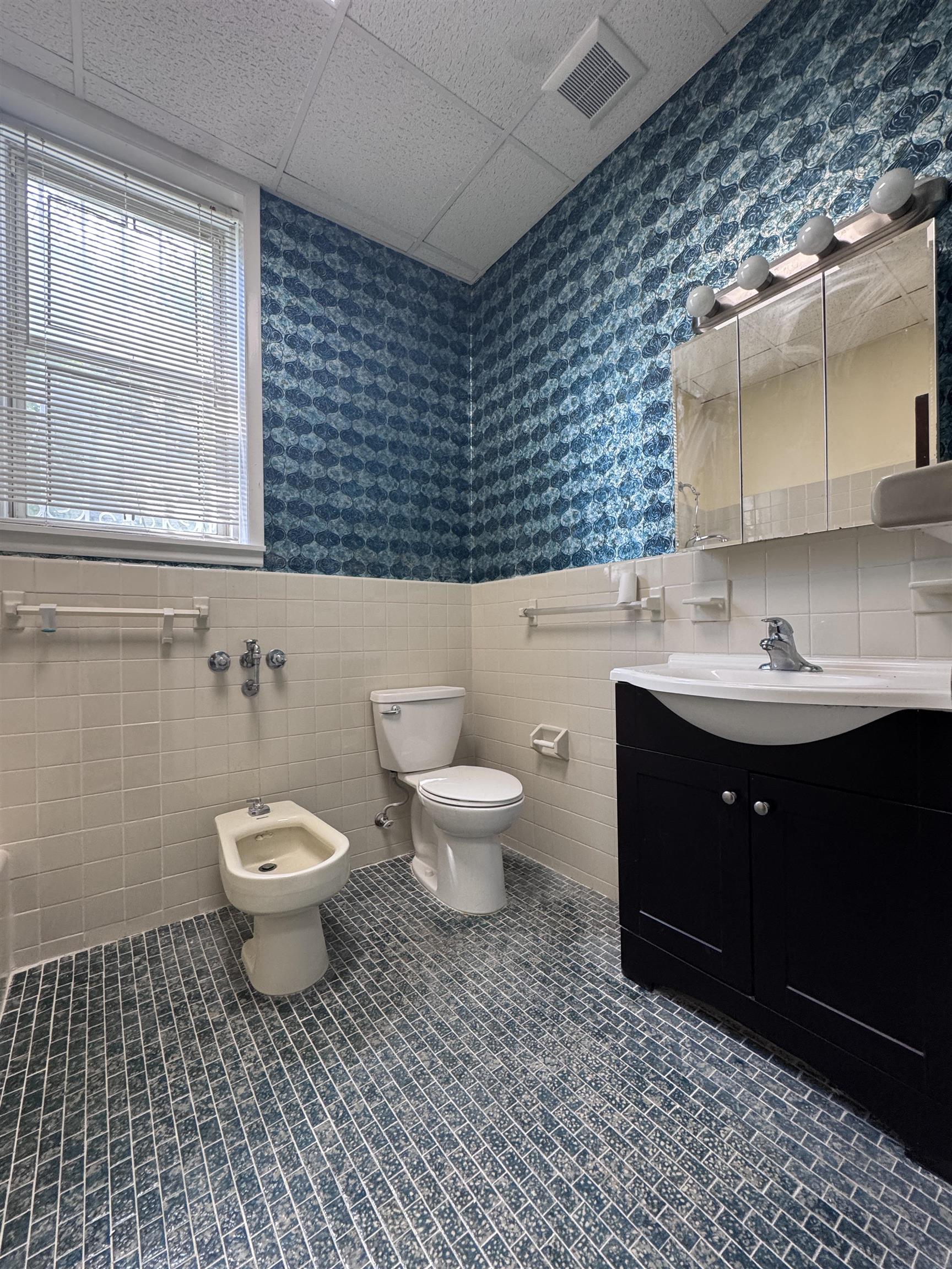 401 70th St Property Photo 8