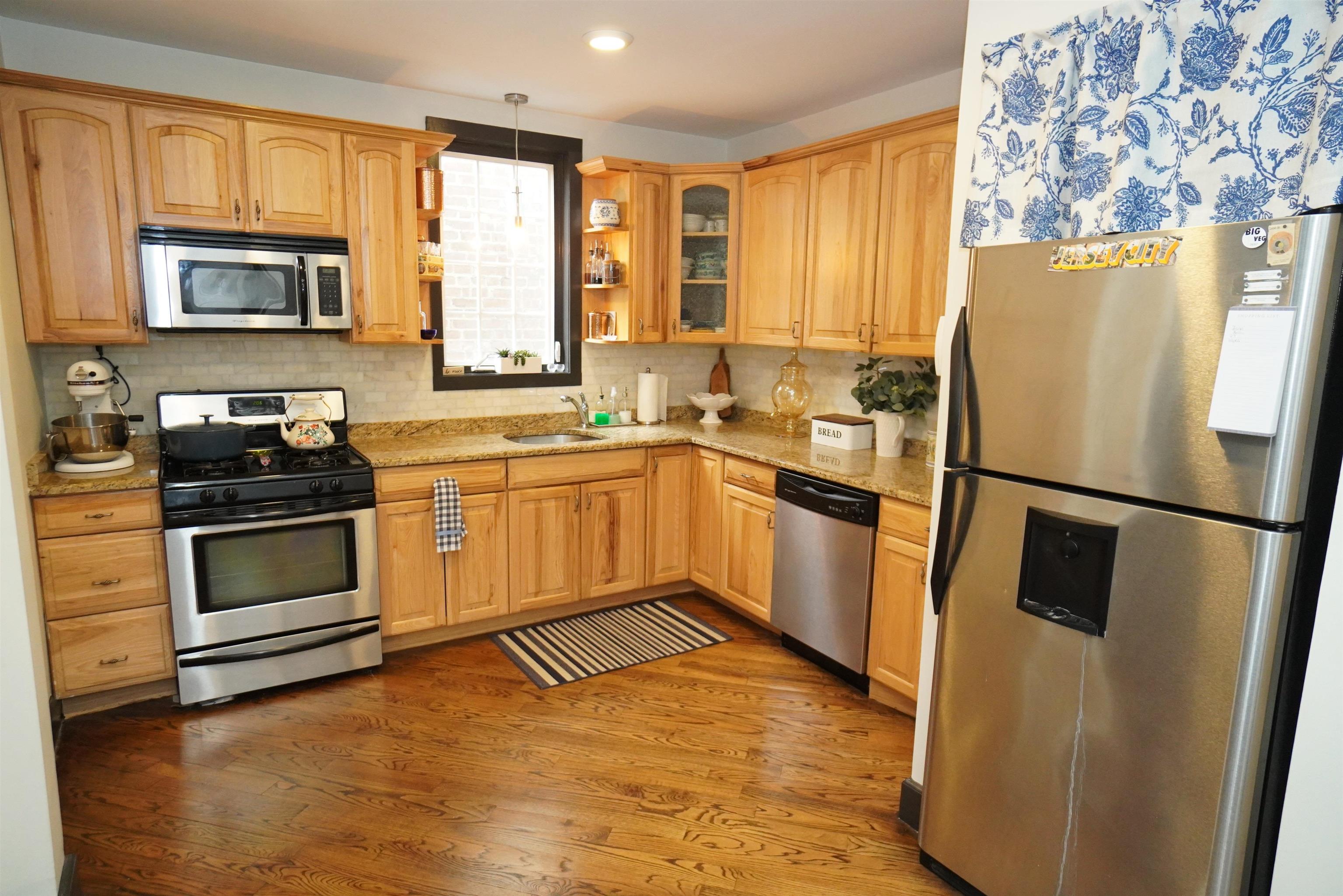 107 Bowers St 1r (101) Property Photo 15