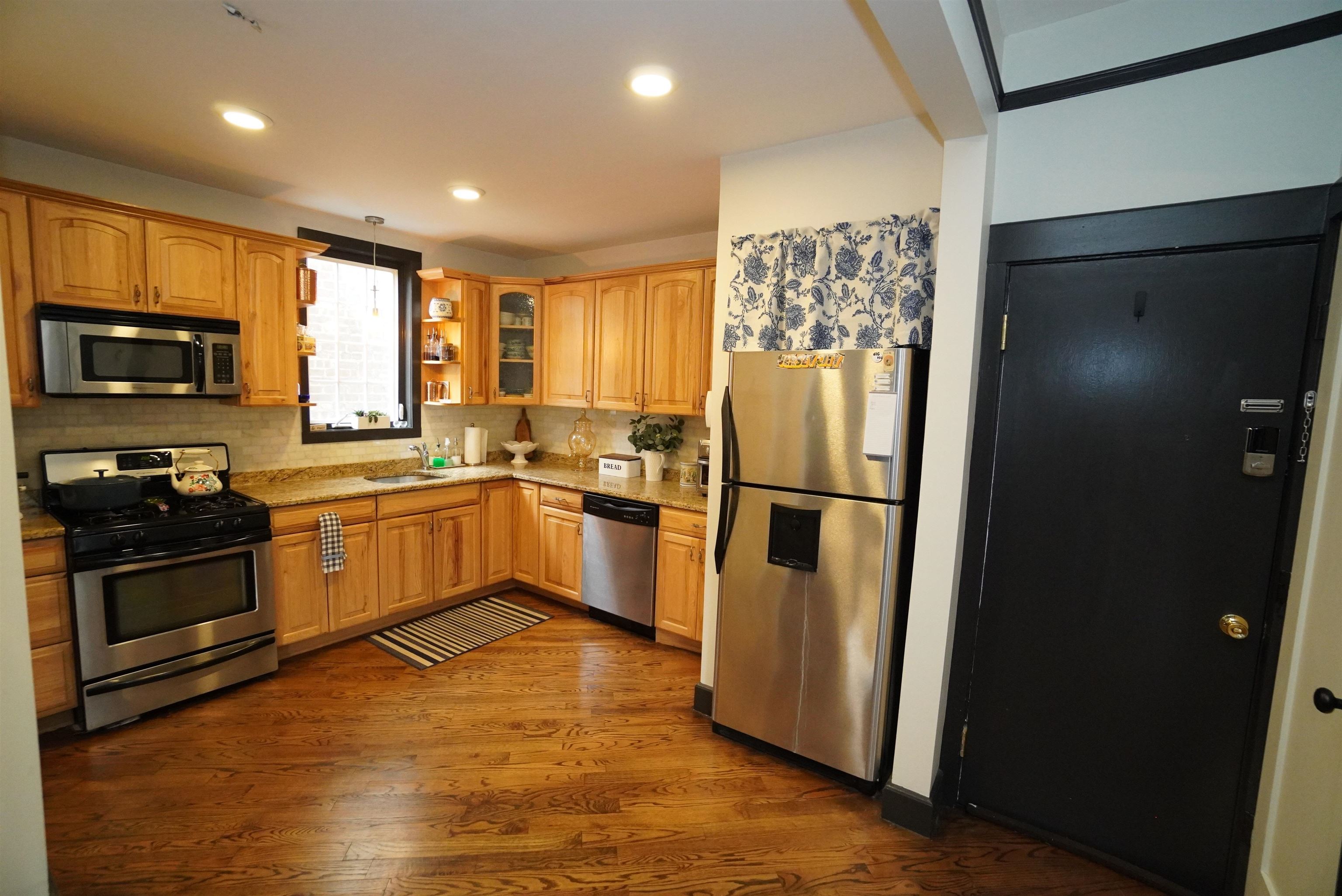 107 Bowers St 1r (101) Property Photo 16
