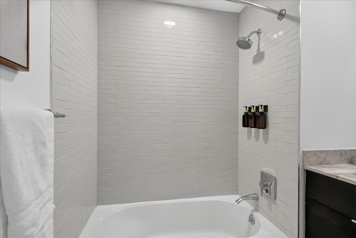 1100 Maxwell Lane 422 Property Photo 10