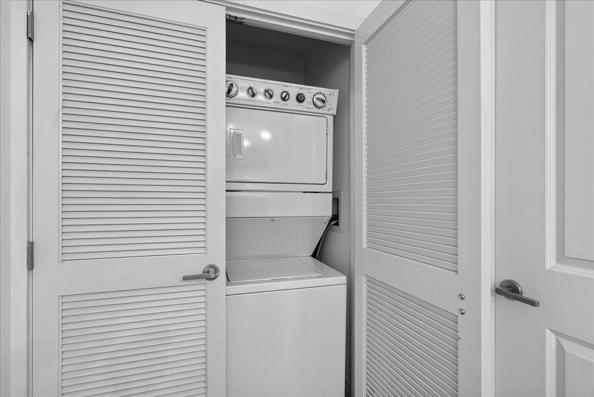 1100 Maxwell Lane 422 Property Photo 11