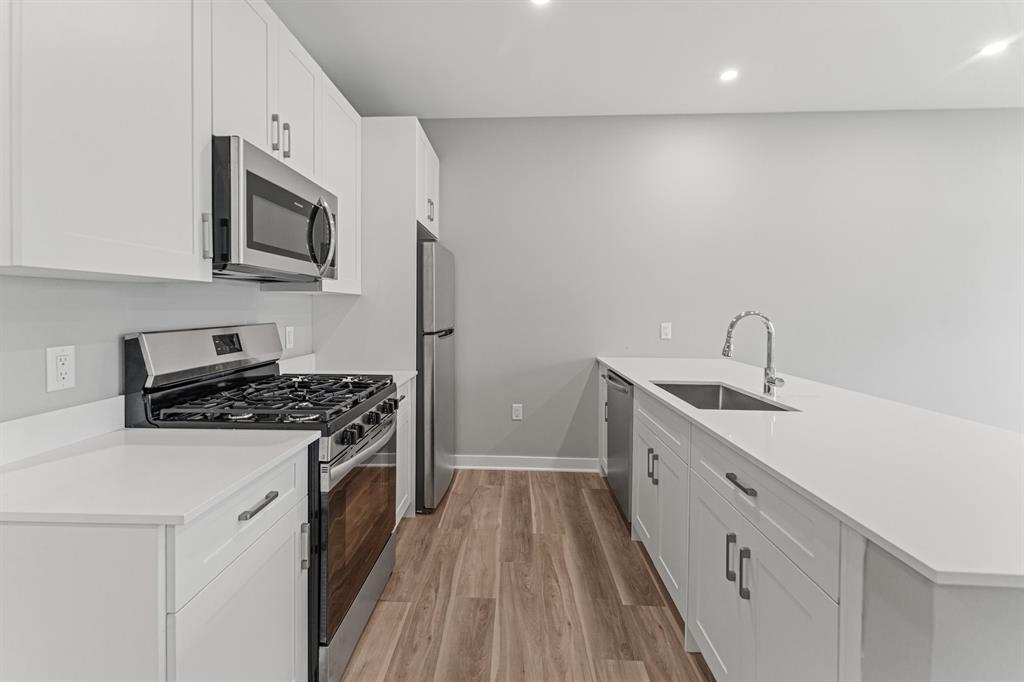 475 COMMUNIPAW AVE 301 Property Photo 1