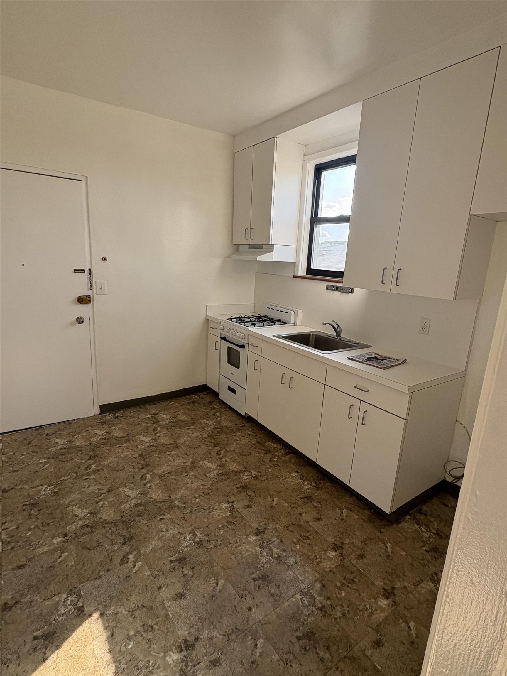 1107 72nd St 3 Property Photo 5