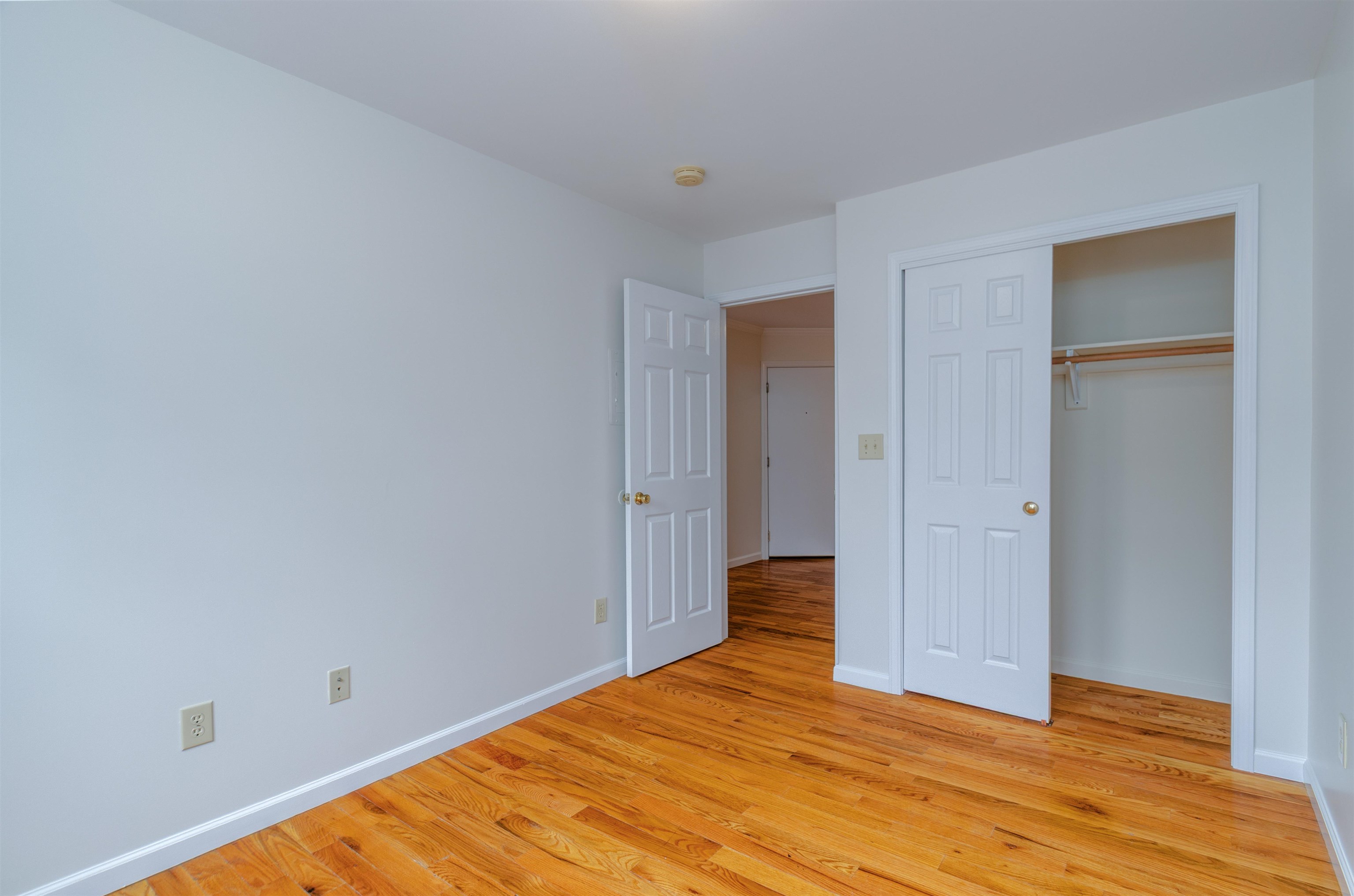 101 West 49th St 1 Property Photo 6