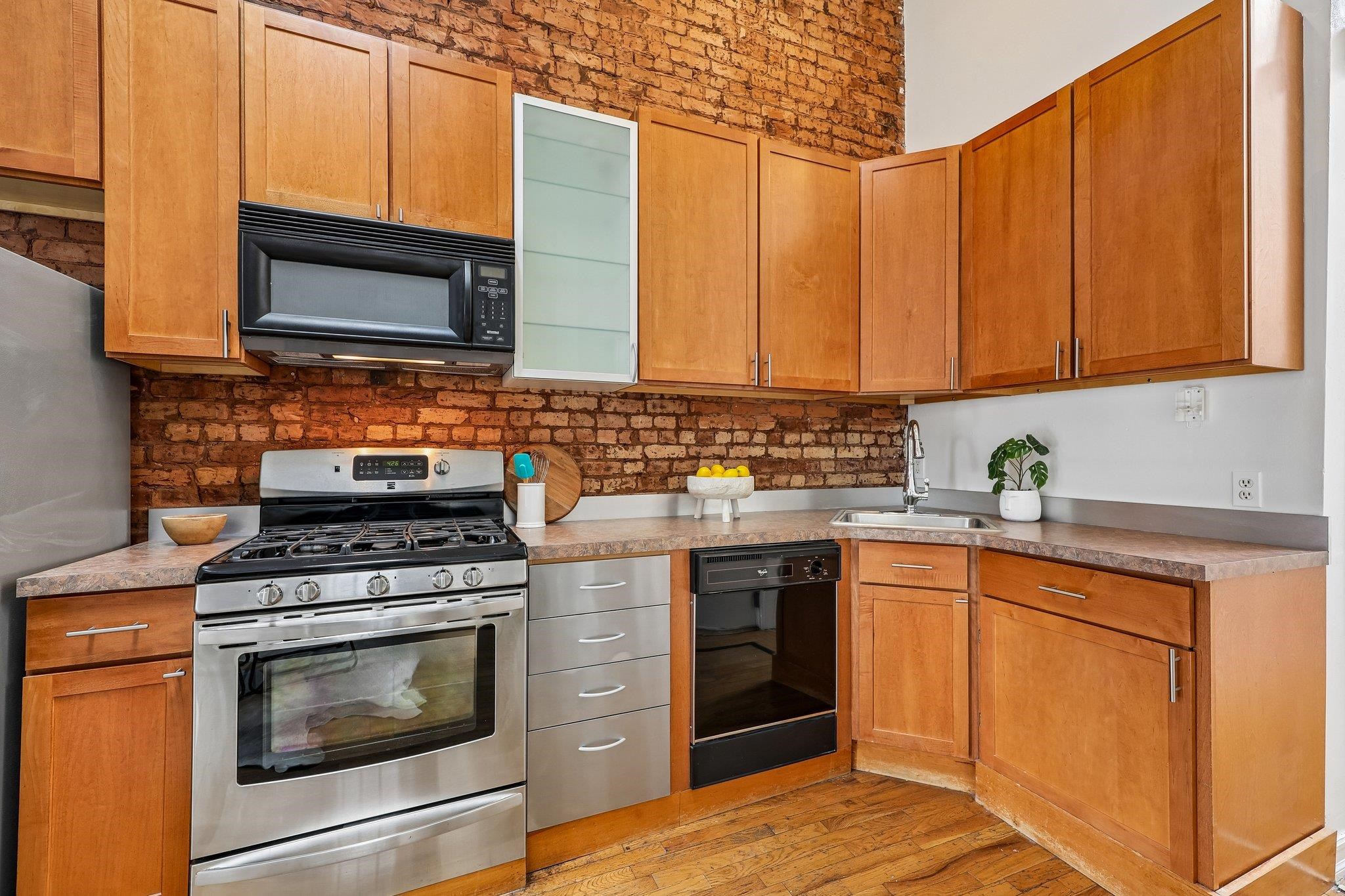 515 Jersey Ave 6 Property Photo 8