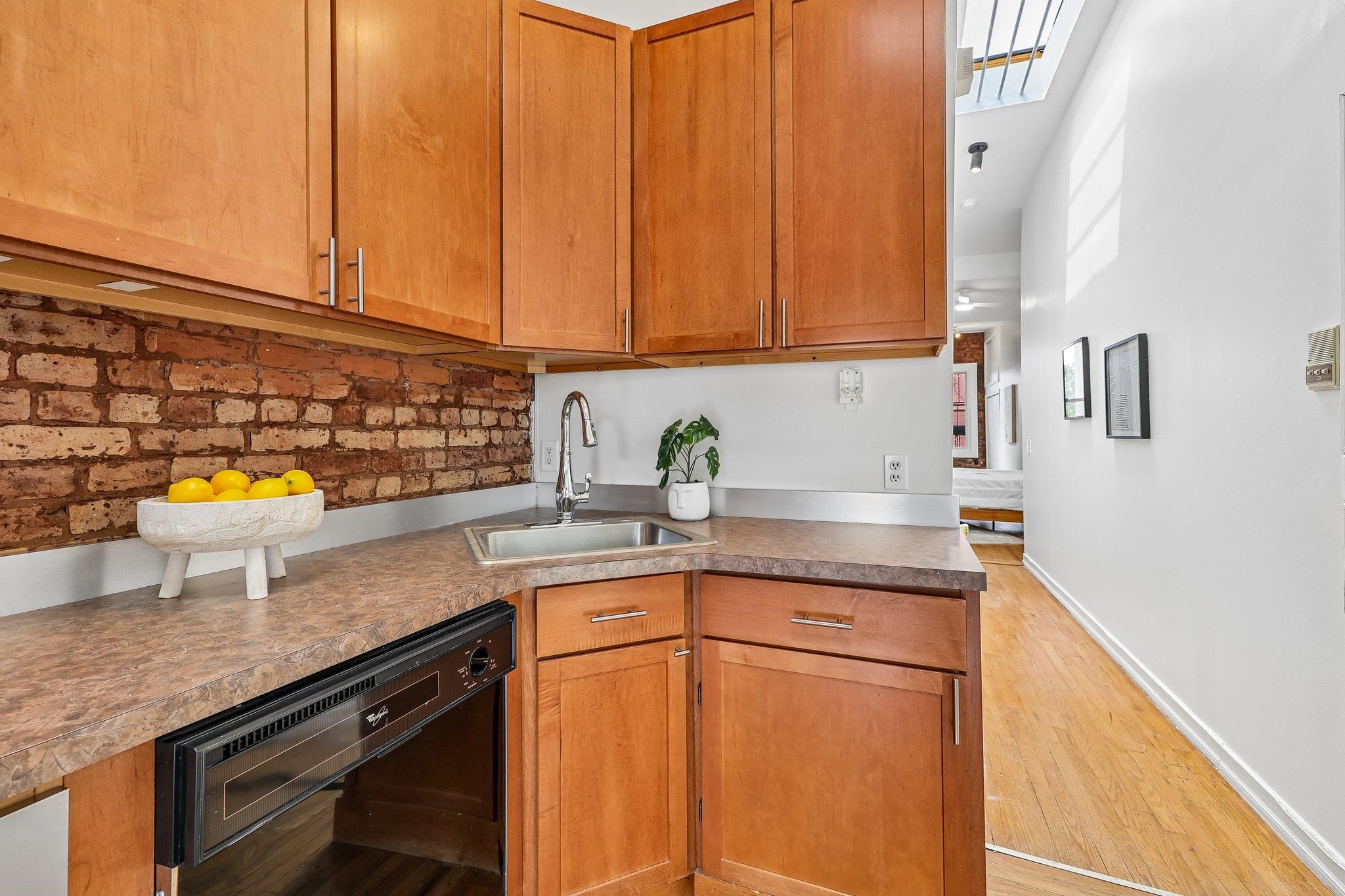 515 Jersey Ave 6 Property Photo 11