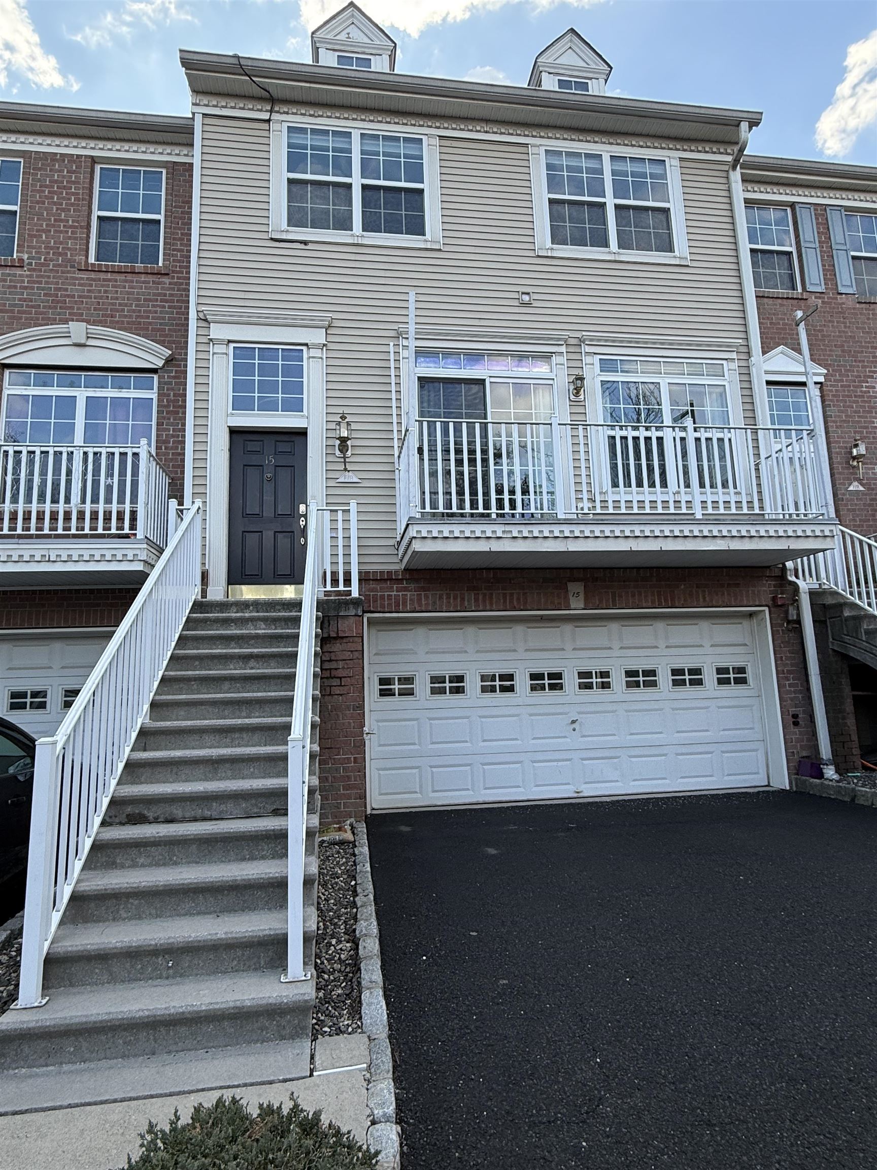 15 Hudson Ct Property Photo 1