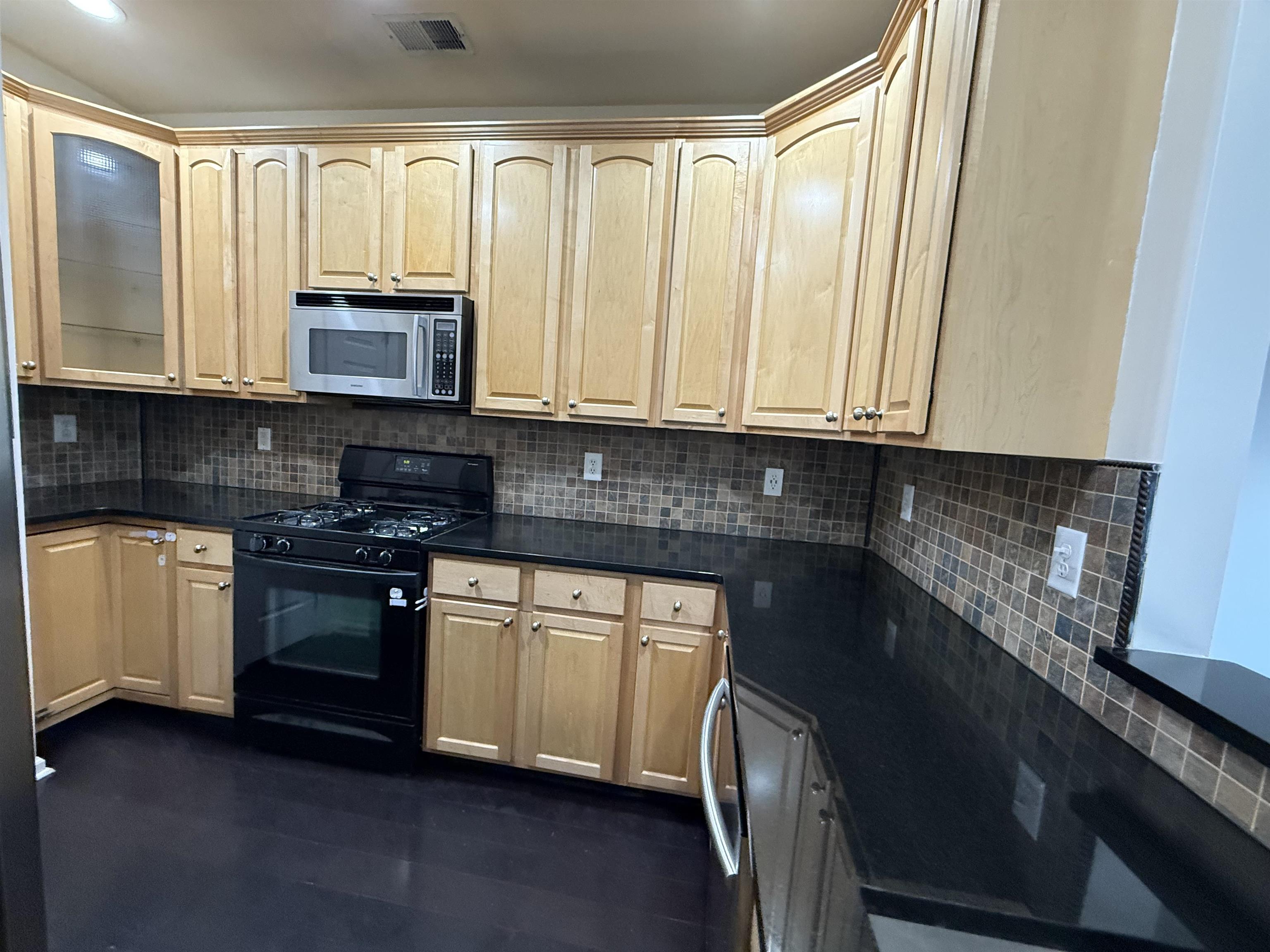 15 Hudson Ct Property Photo 7