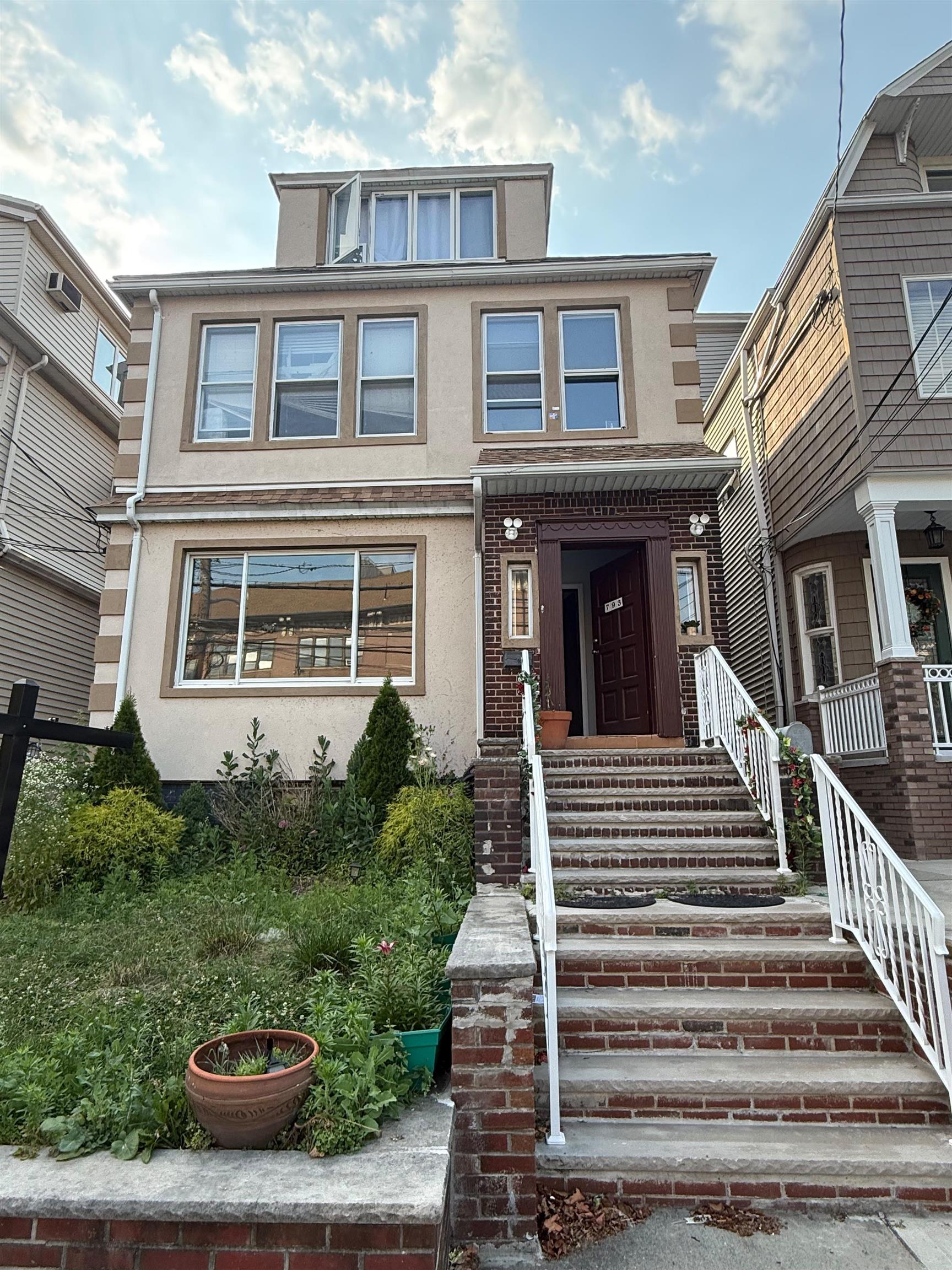 793 Kennedy Blvd Property Photo 1
