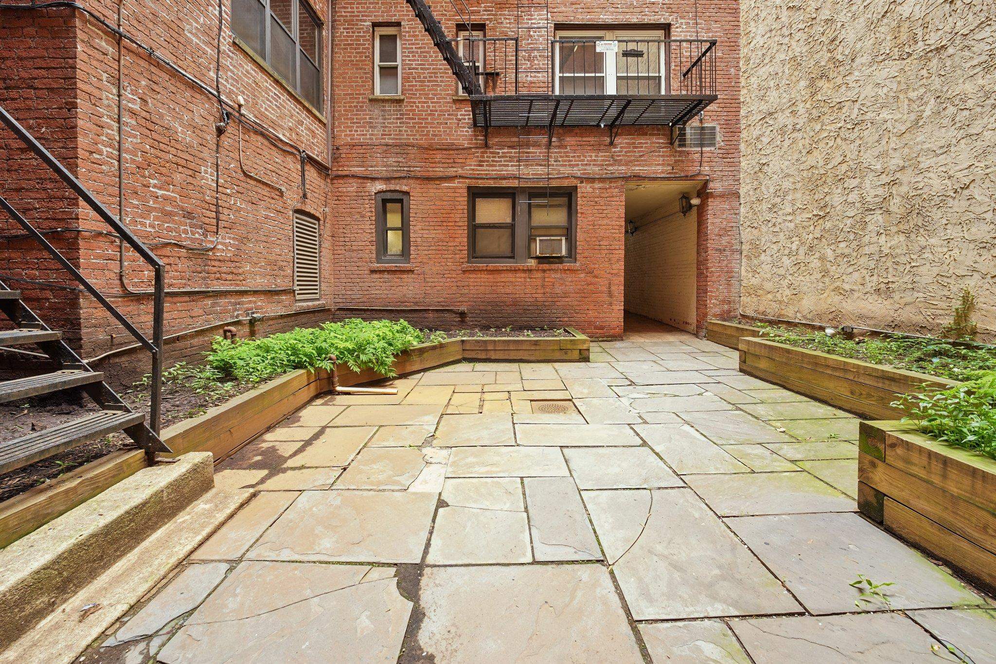 1015 Washington St 46 Property Photo 22
