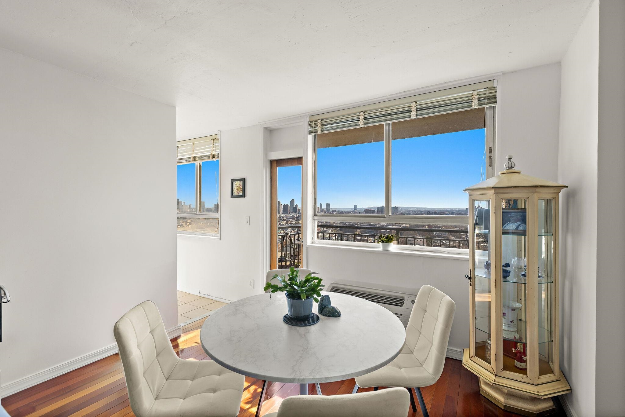 100 Manhattan Ave 2115 Property Photo 5