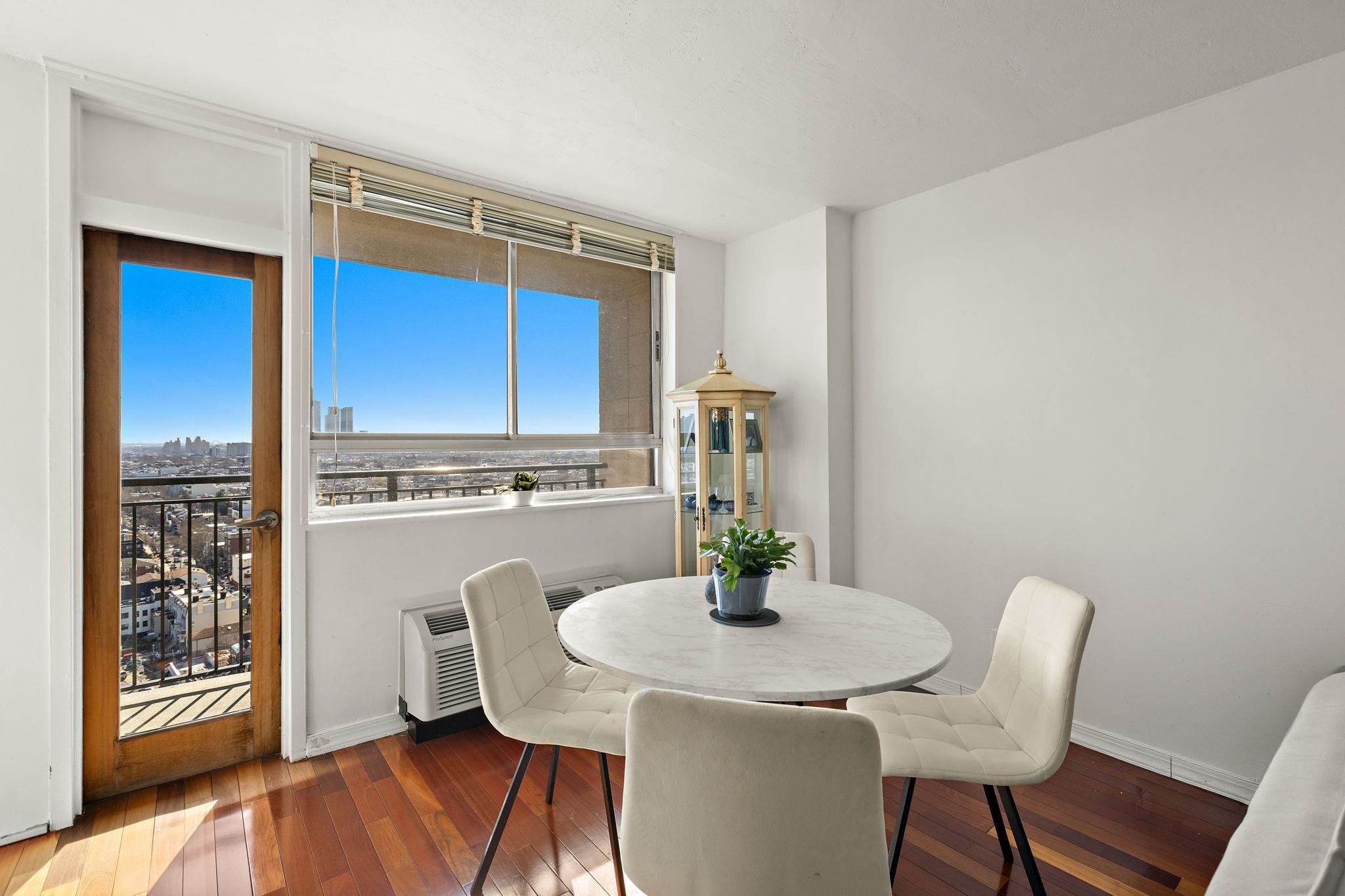 100 Manhattan Ave 2115 Property Photo 6