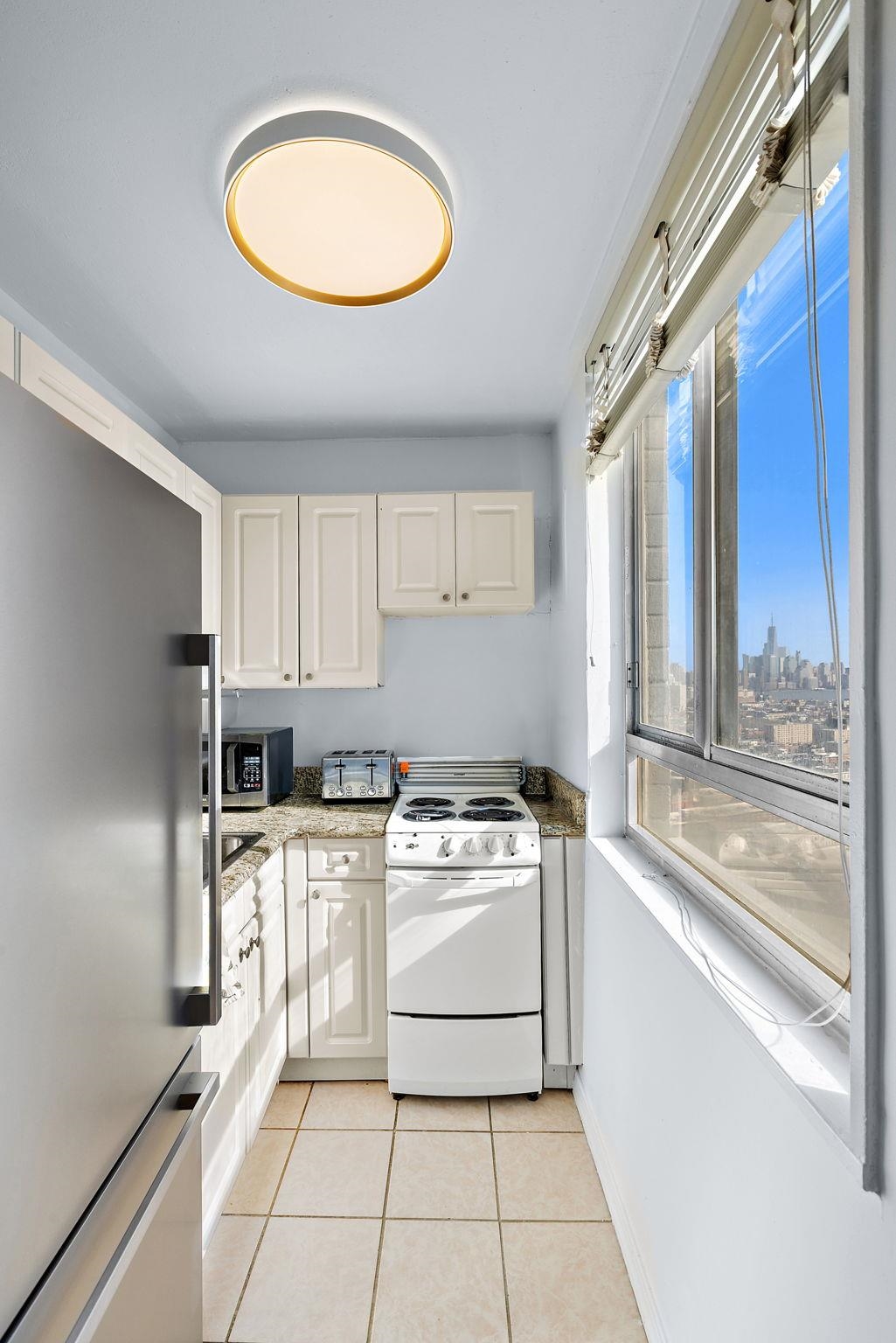 100 Manhattan Ave 2115 Property Photo 7