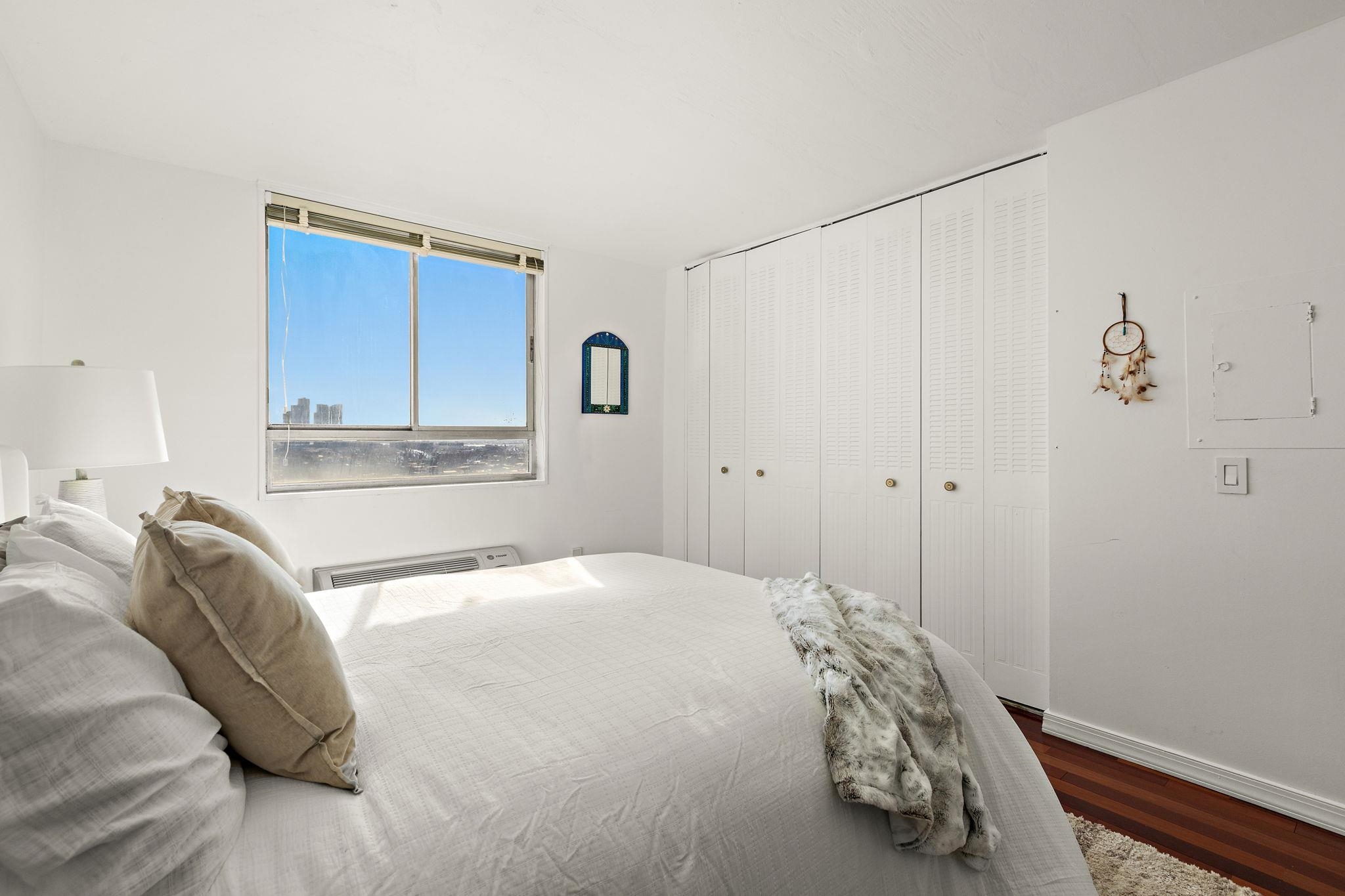 100 Manhattan Ave 2115 Property Photo 11