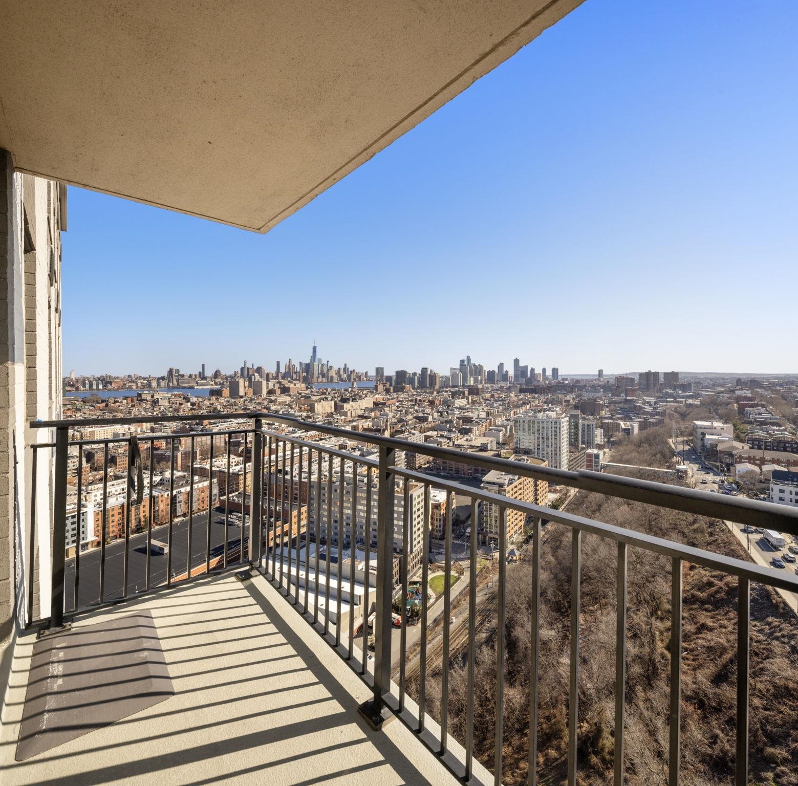 100 Manhattan Ave 2115 Property Photo 12