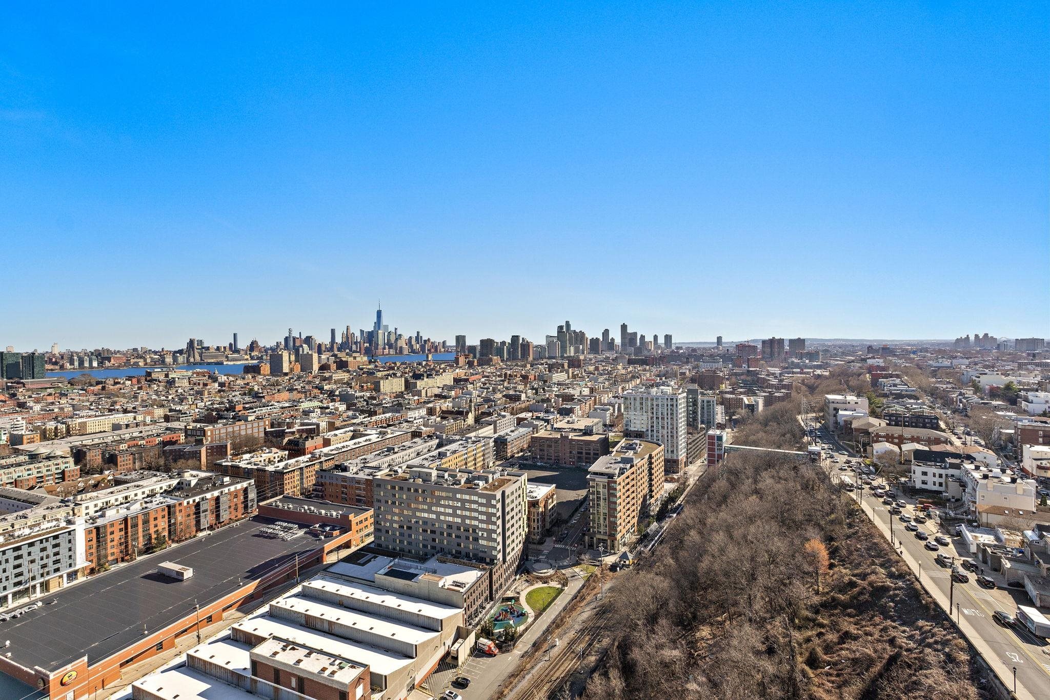 100 Manhattan Ave 2115 Property Photo 13