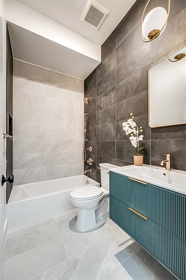 20 Westervelt Pl 2f Property Photo 22