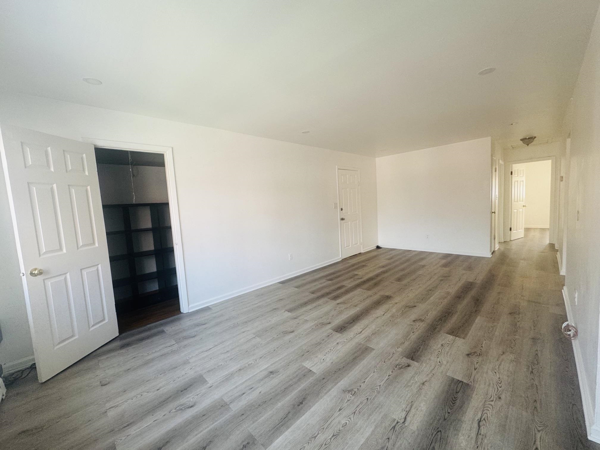 121 MALLORY AVE 3 Property Photo 1