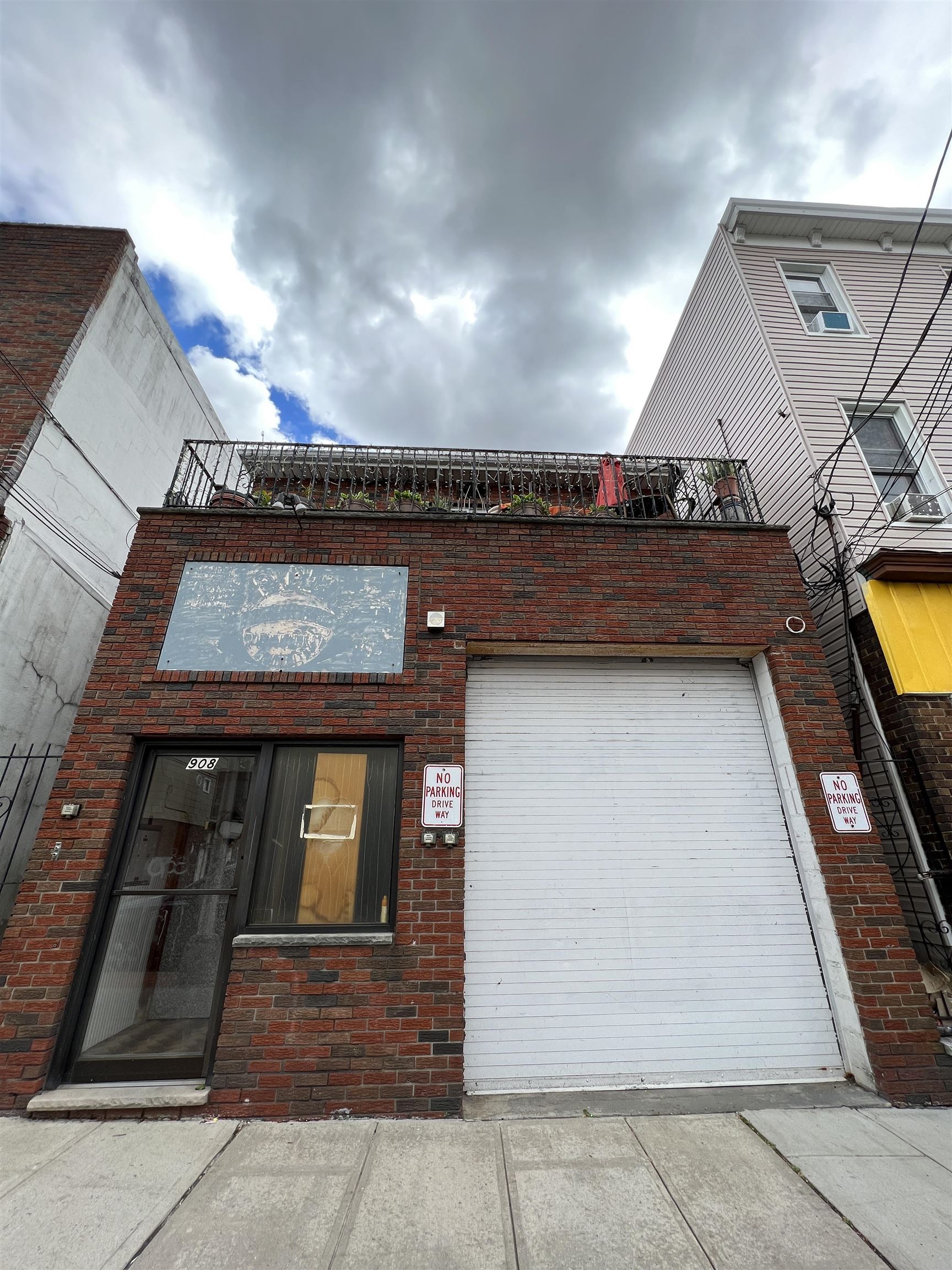 908 NEW YORK AVE Property Photo 1