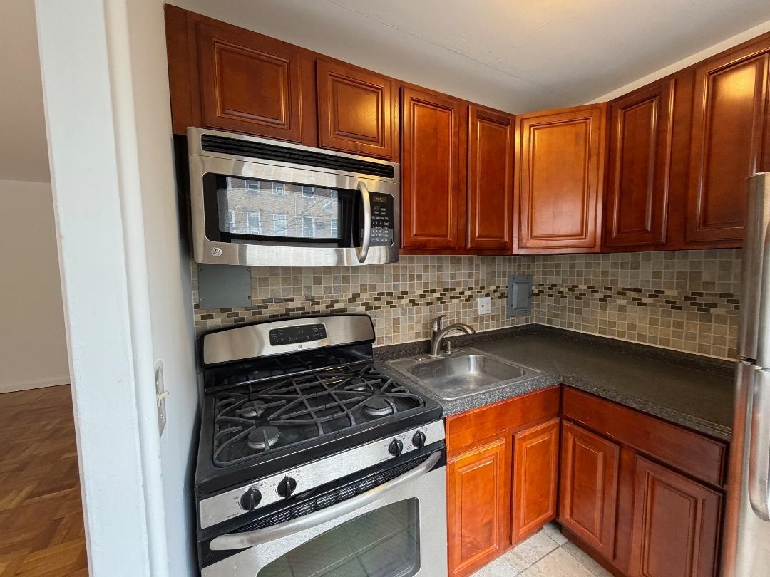 6515 Blvd East 2e Property Photo 4