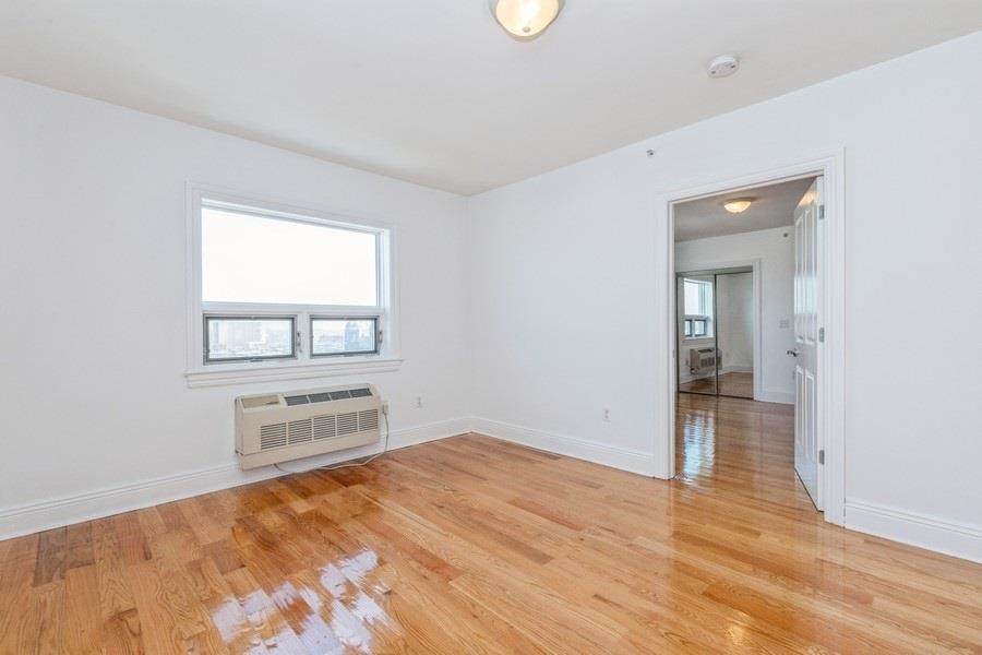 809-815 22nd St 906 Property Photo 6