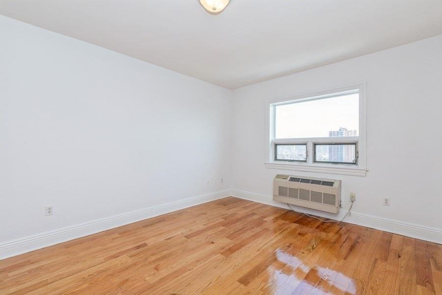 809-815 22nd St 906 Property Photo 9