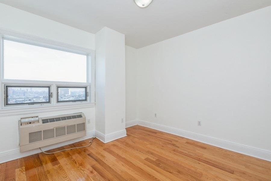 809-815 22nd St 906 Property Photo 15